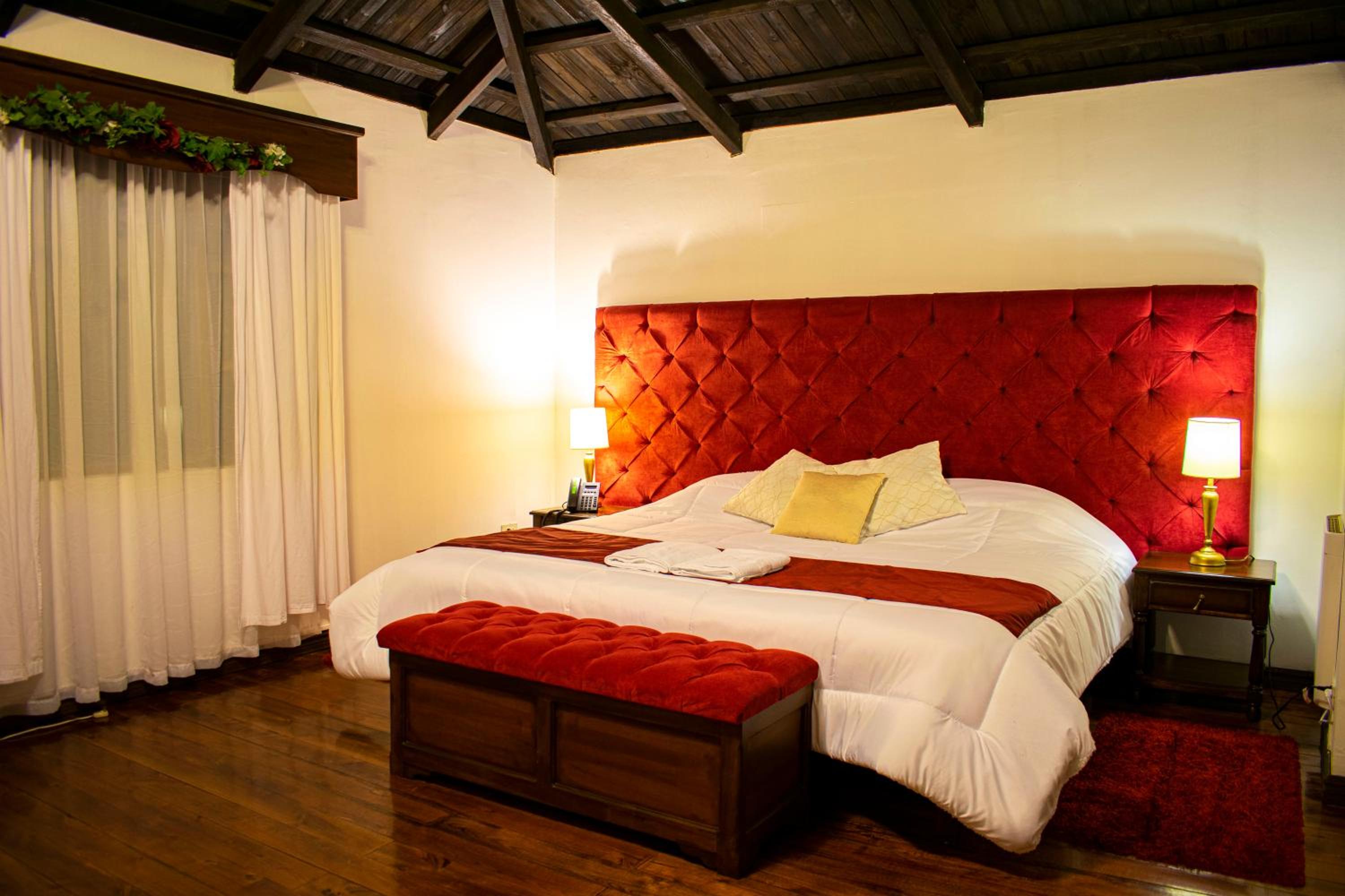 Deluxe King Suite photo 2