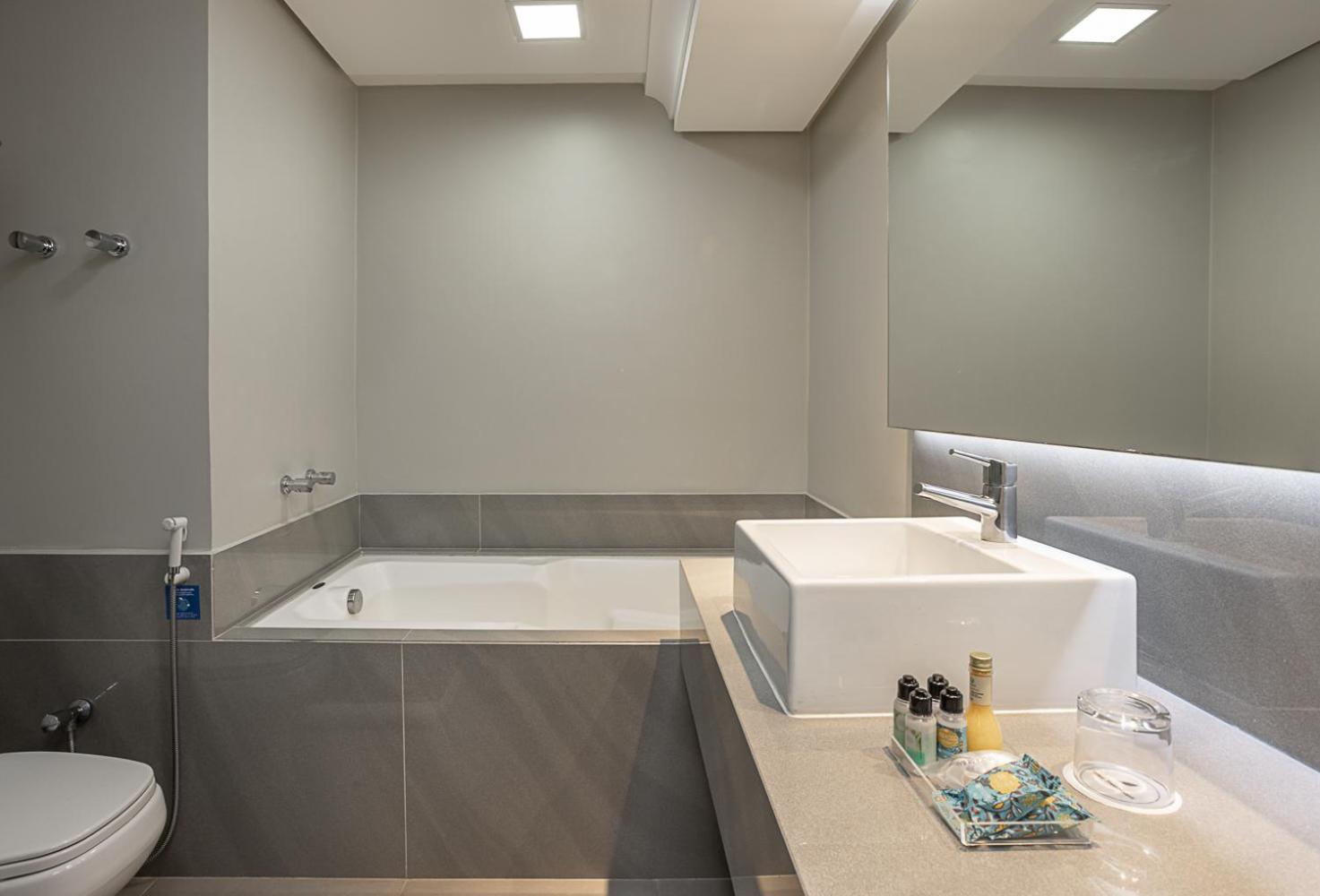 Premium Suite with Ocean View - Photo 4