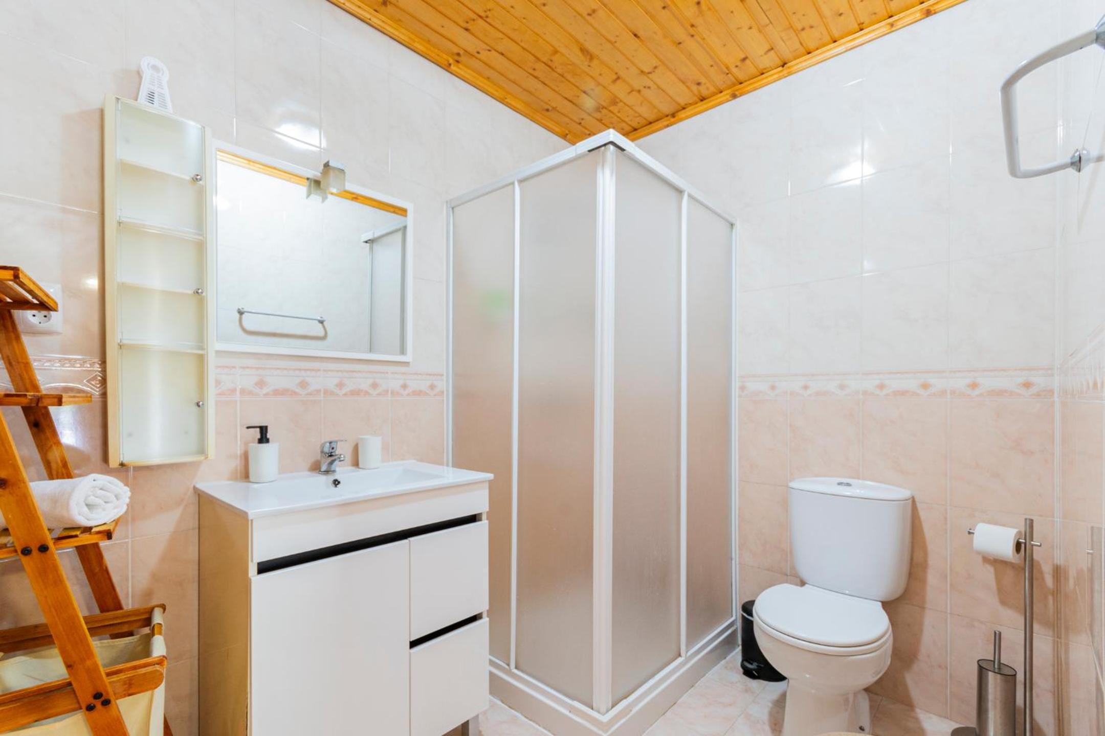Two-Bedroom House - Photo 8