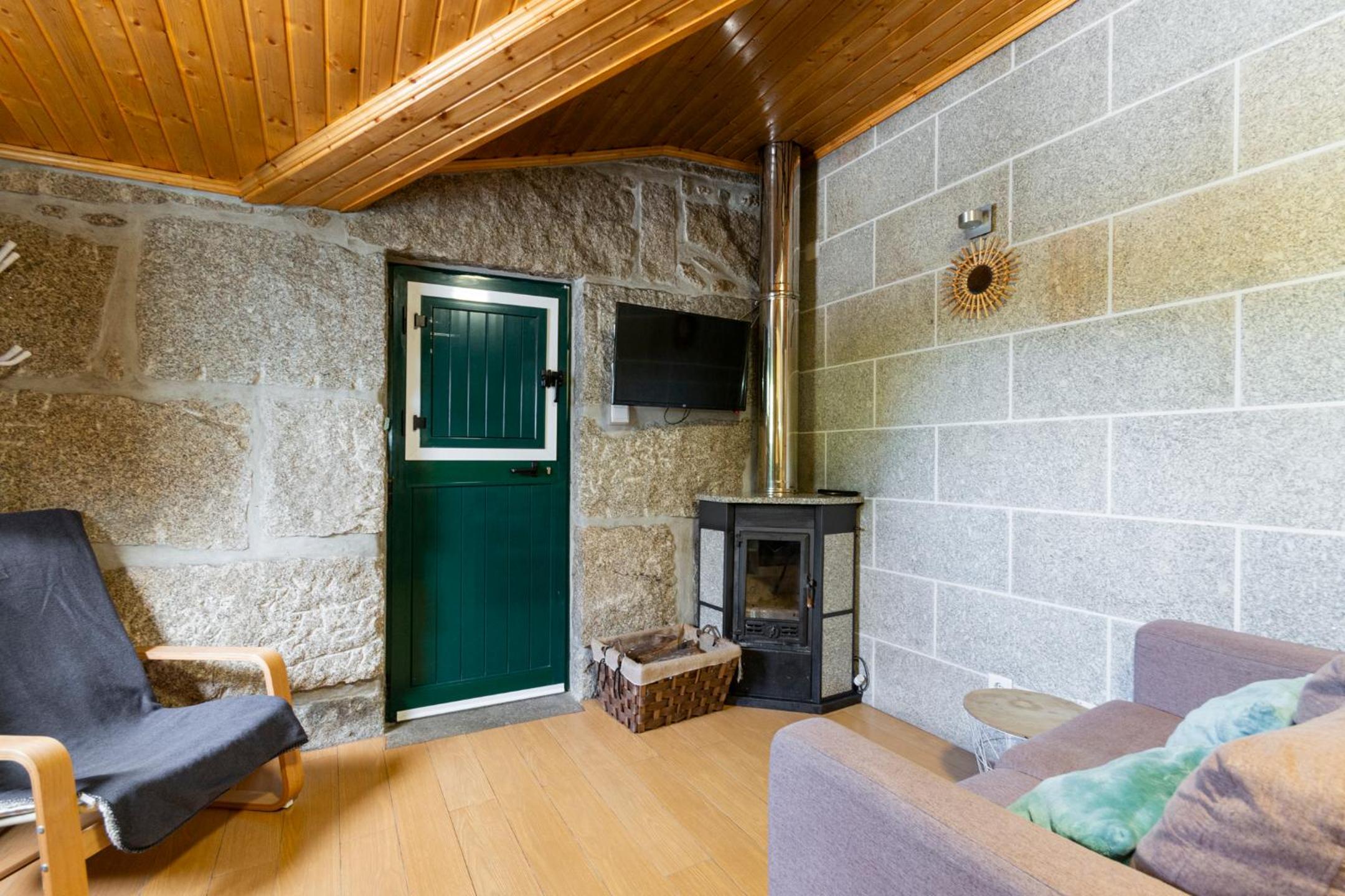 Two-Bedroom House - Photo 13