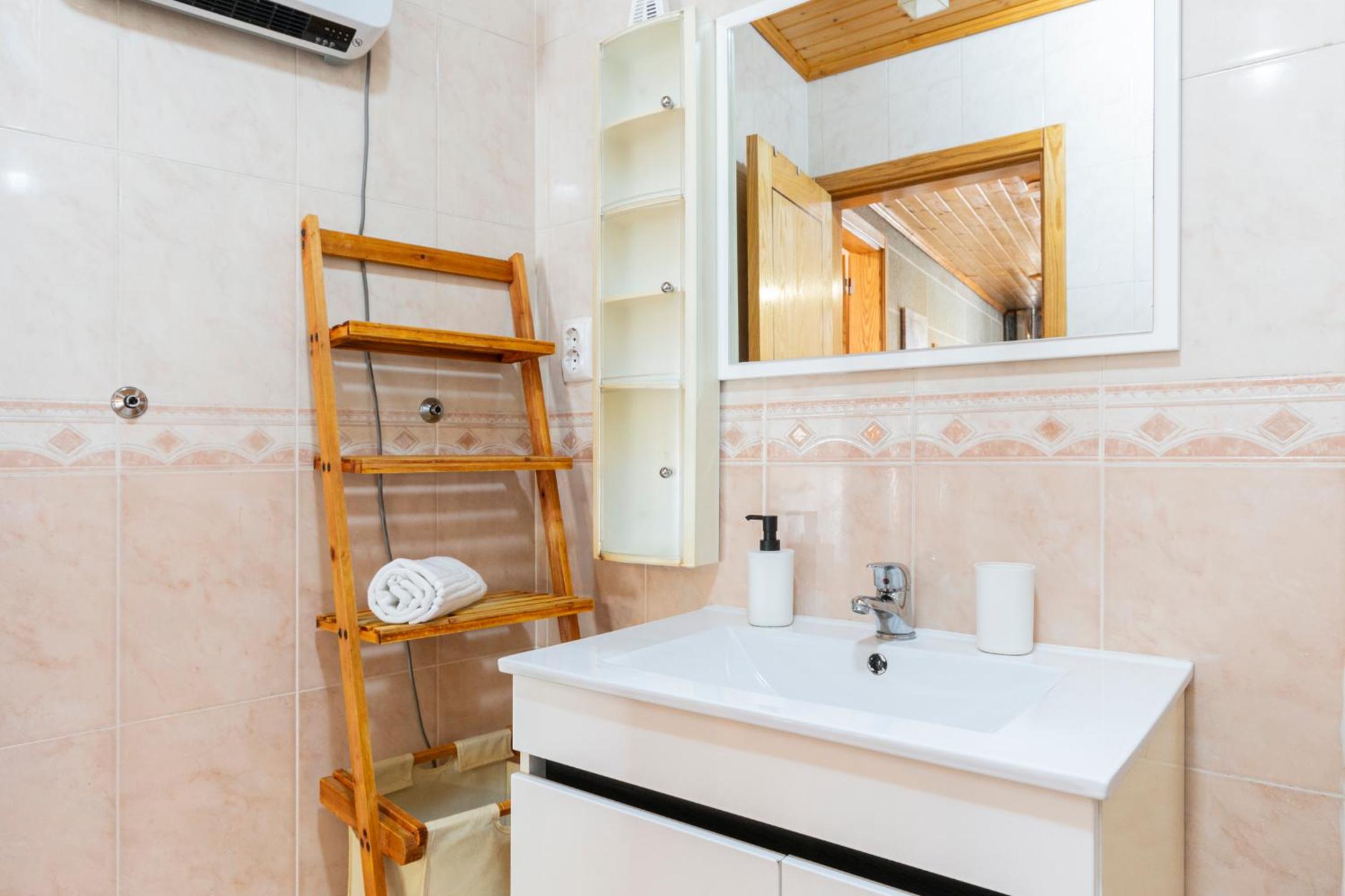 Two-Bedroom House - Photo 14