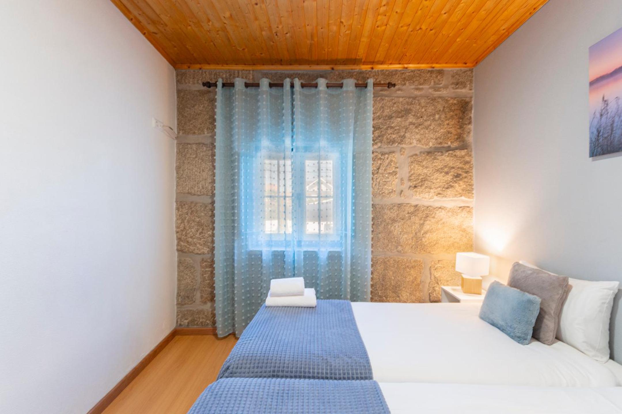 Two-Bedroom House - Photo 17