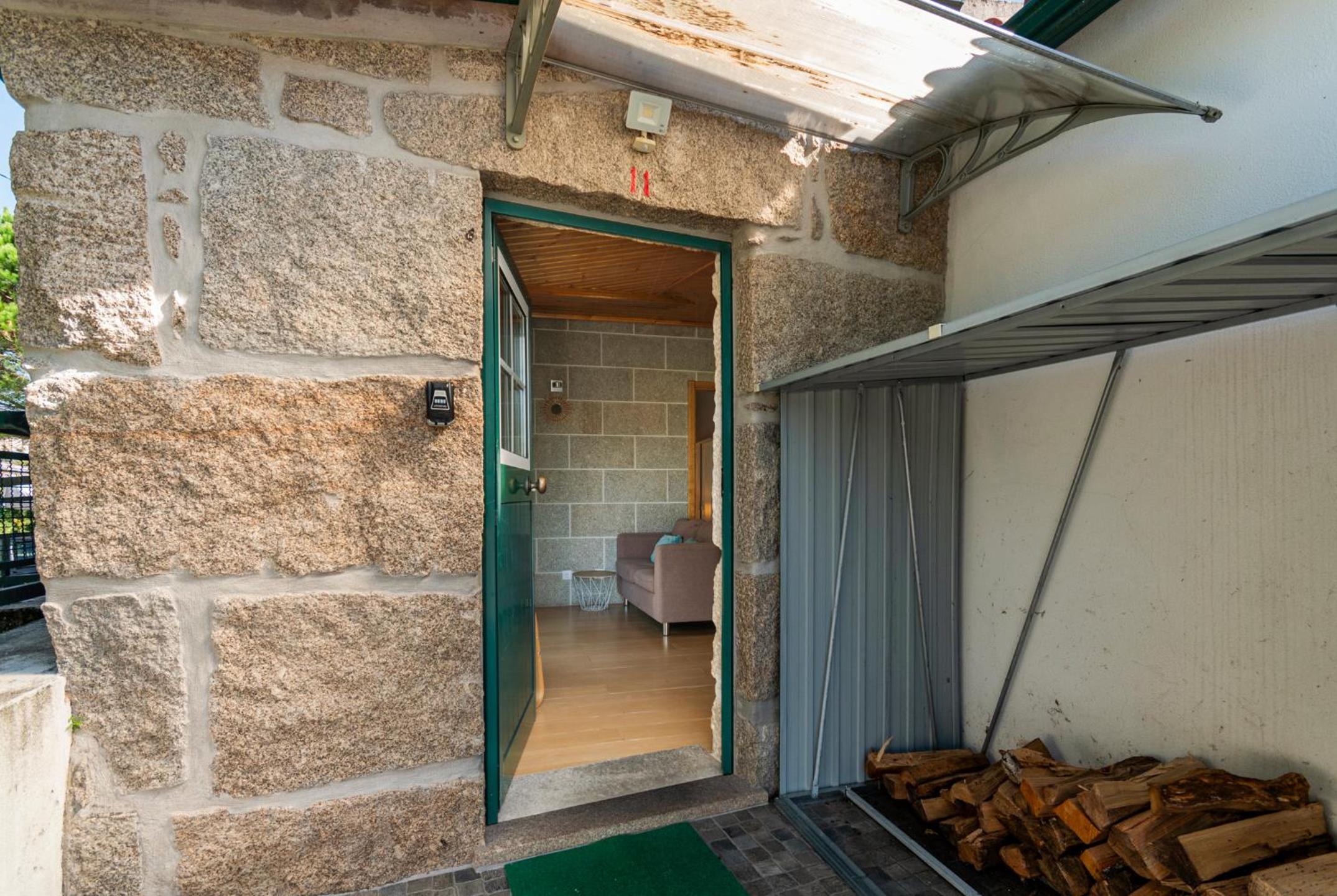Two-Bedroom House - Photo 18