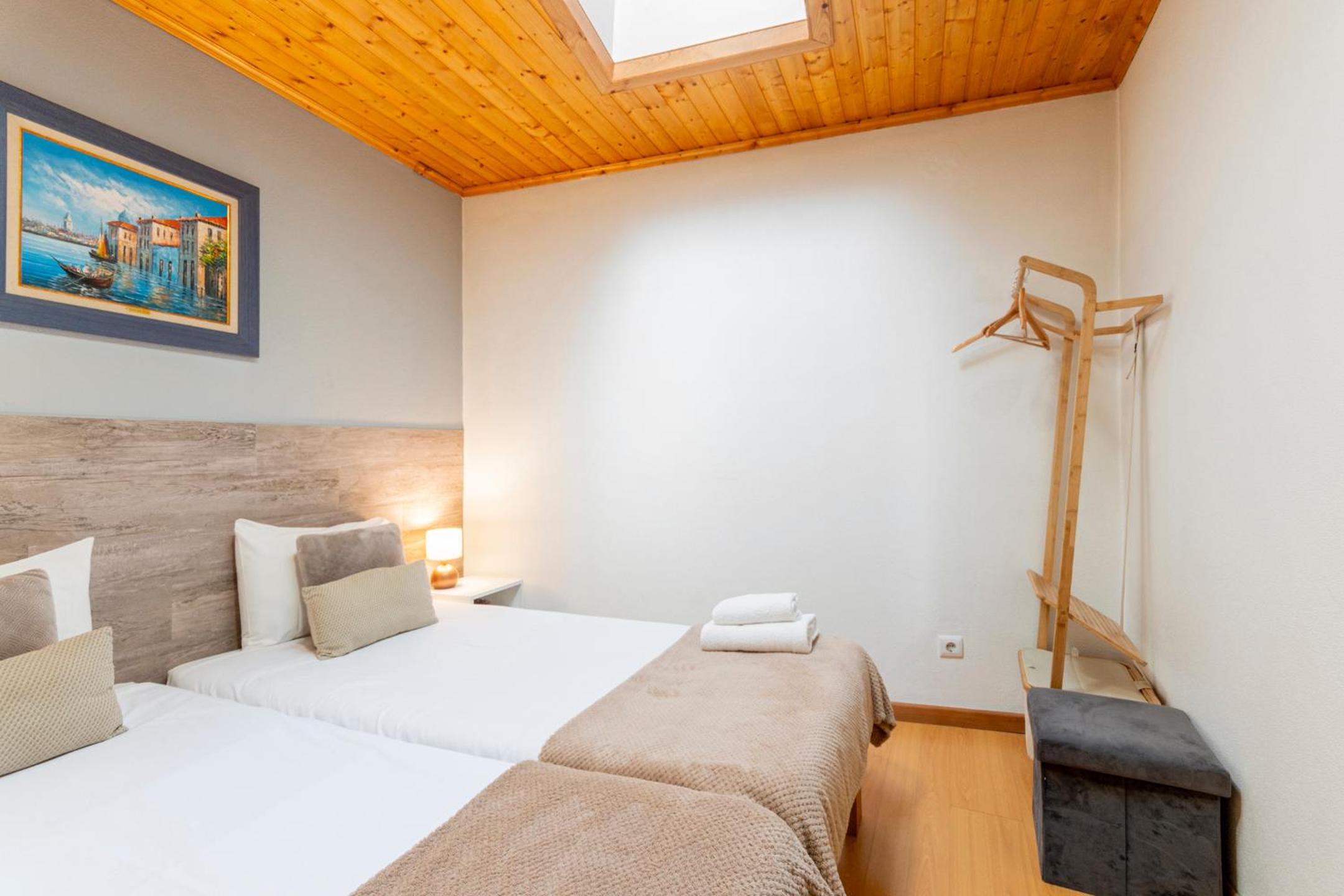 Two-Bedroom House - Photo 20