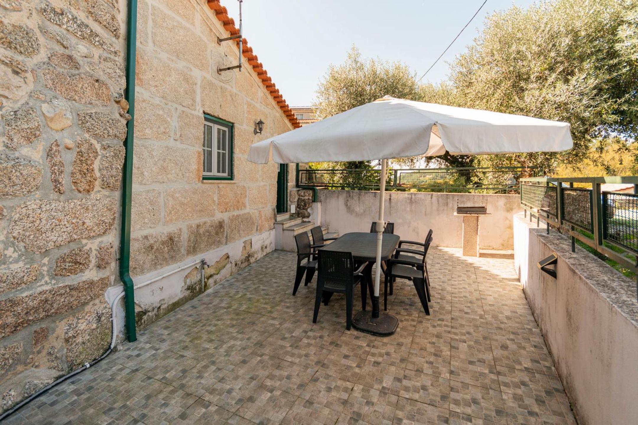 Two-Bedroom House - Photo 3