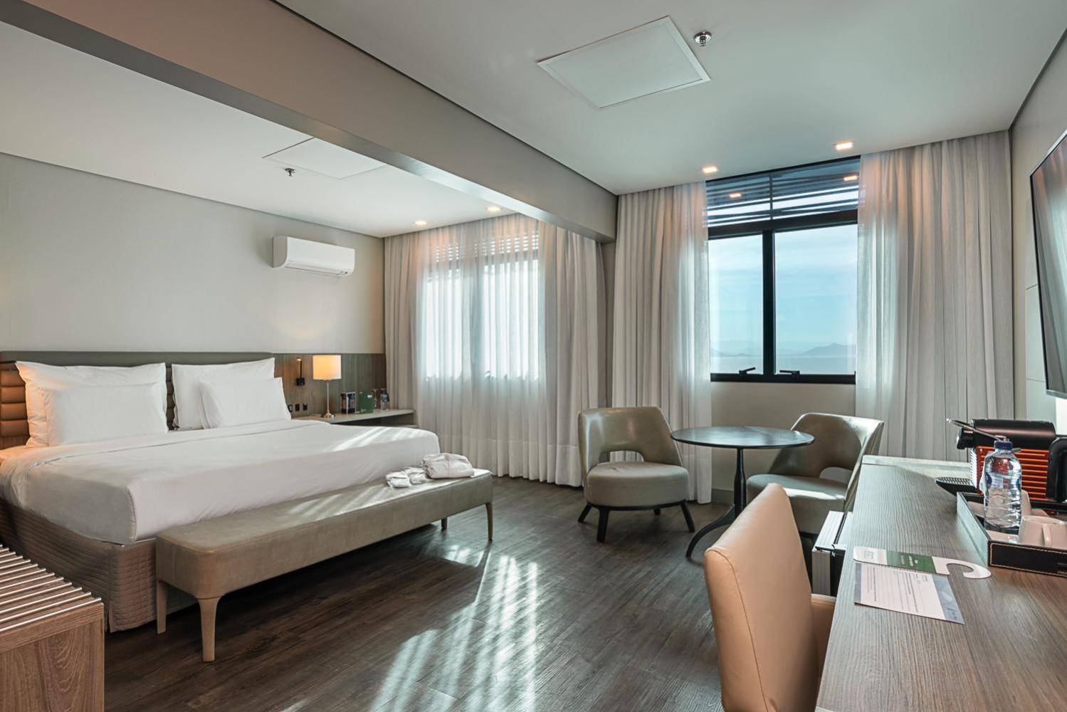 Premium Suite with Ocean View - Photo 1