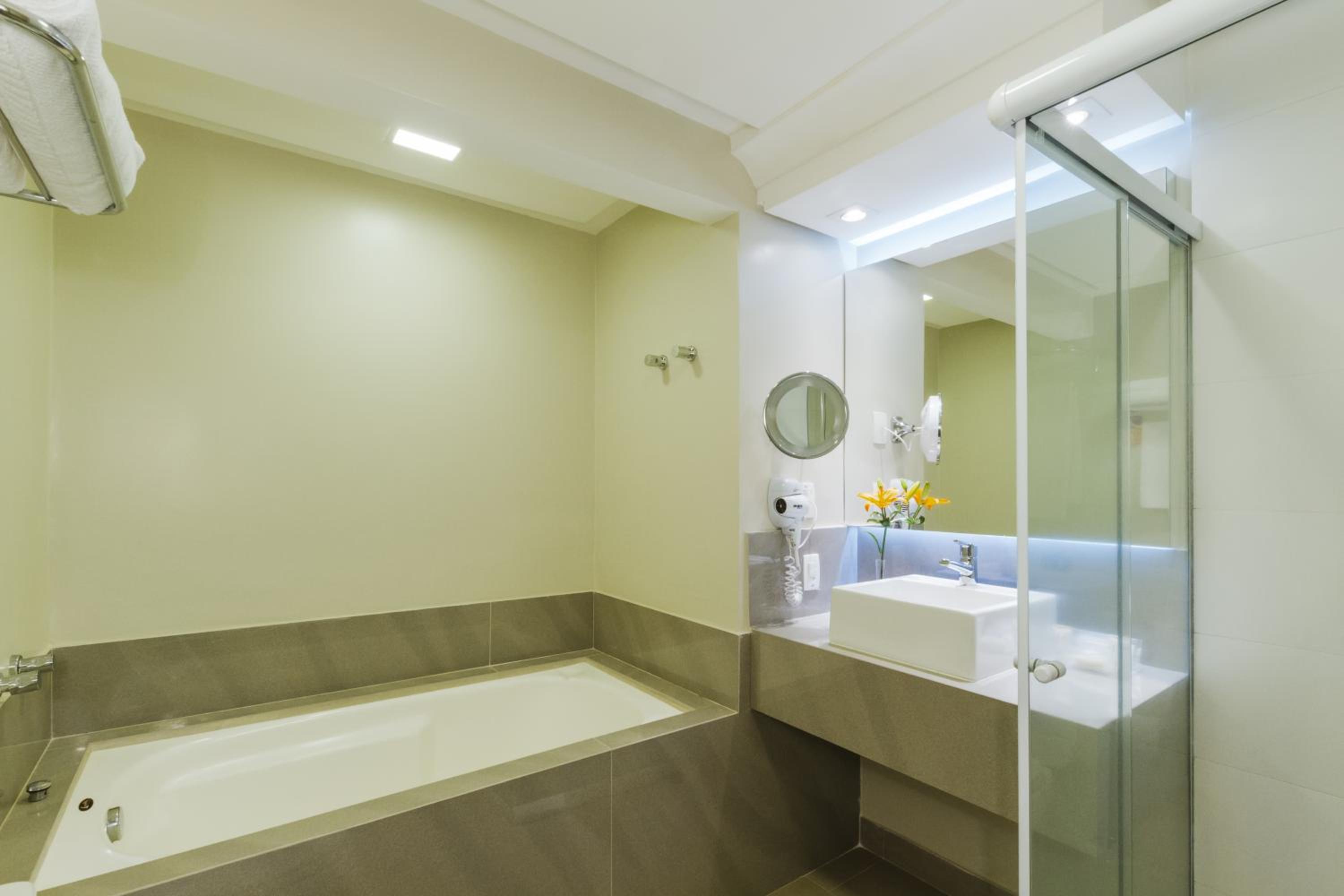 Executive Suite with Twin Beds - Photo 3