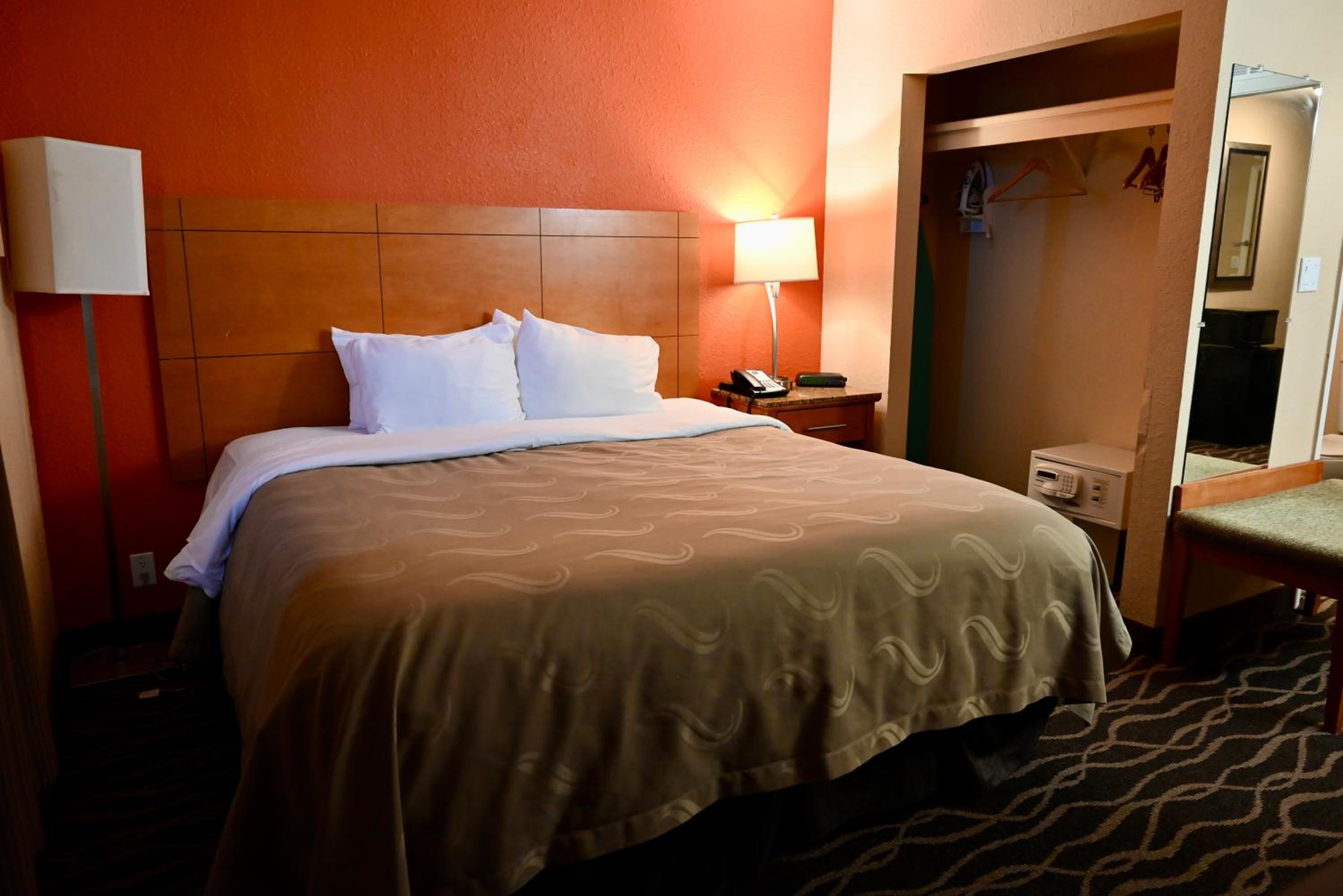Two-Bedroom Suite with Two King Beds - Photo 2