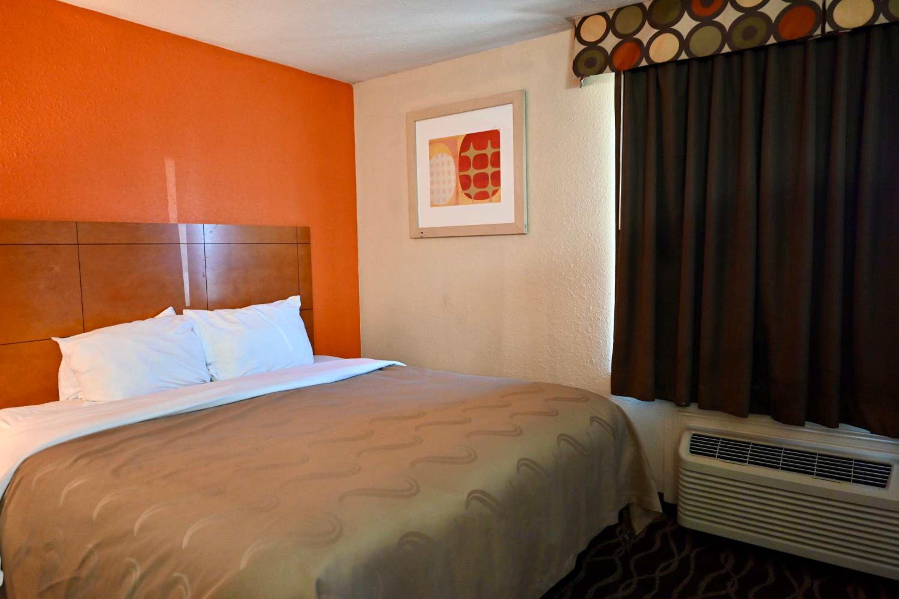 Two-Bedroom Suite with Two King Beds - Photo 10