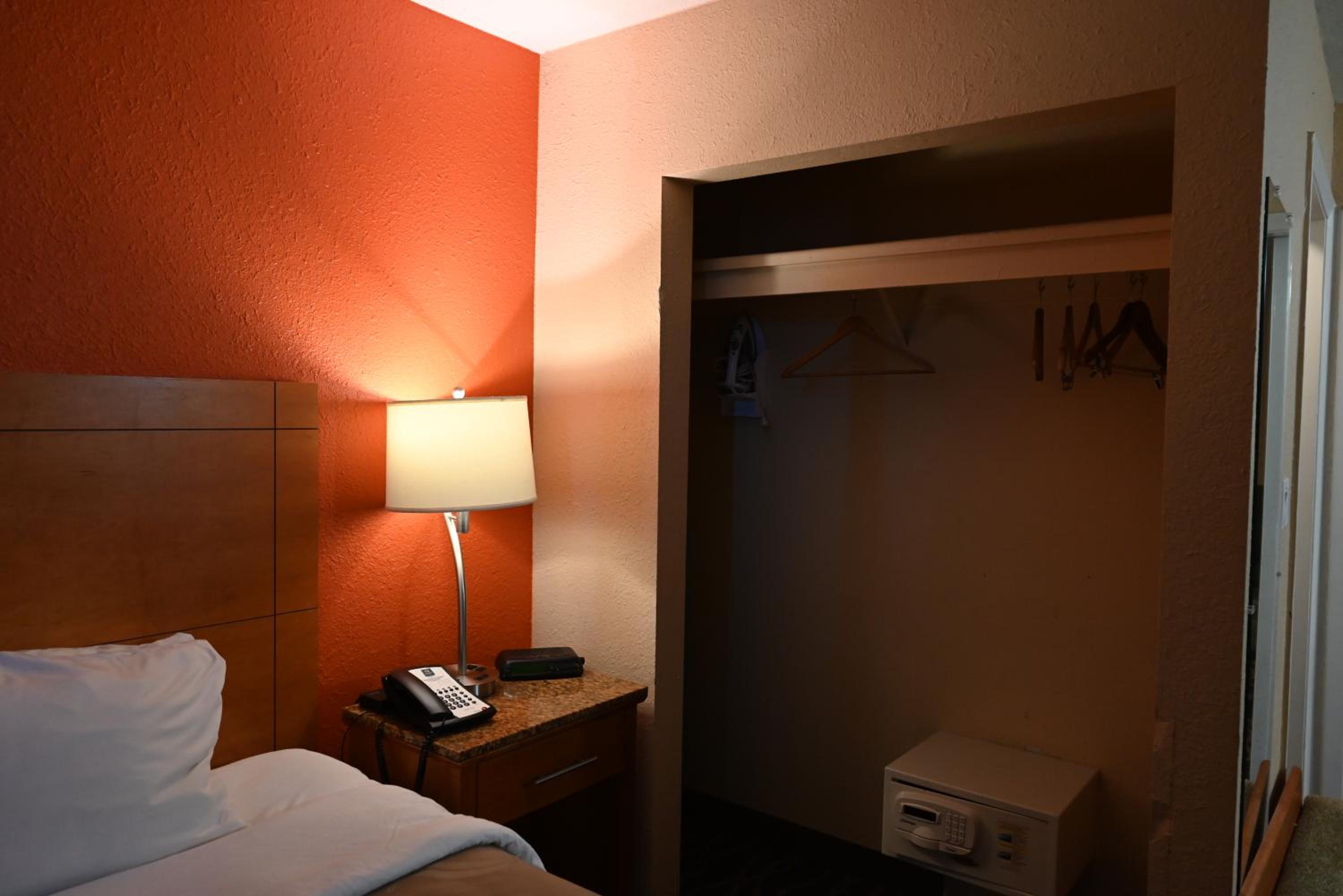 Two-Bedroom Suite with Two King Beds - Photo 6