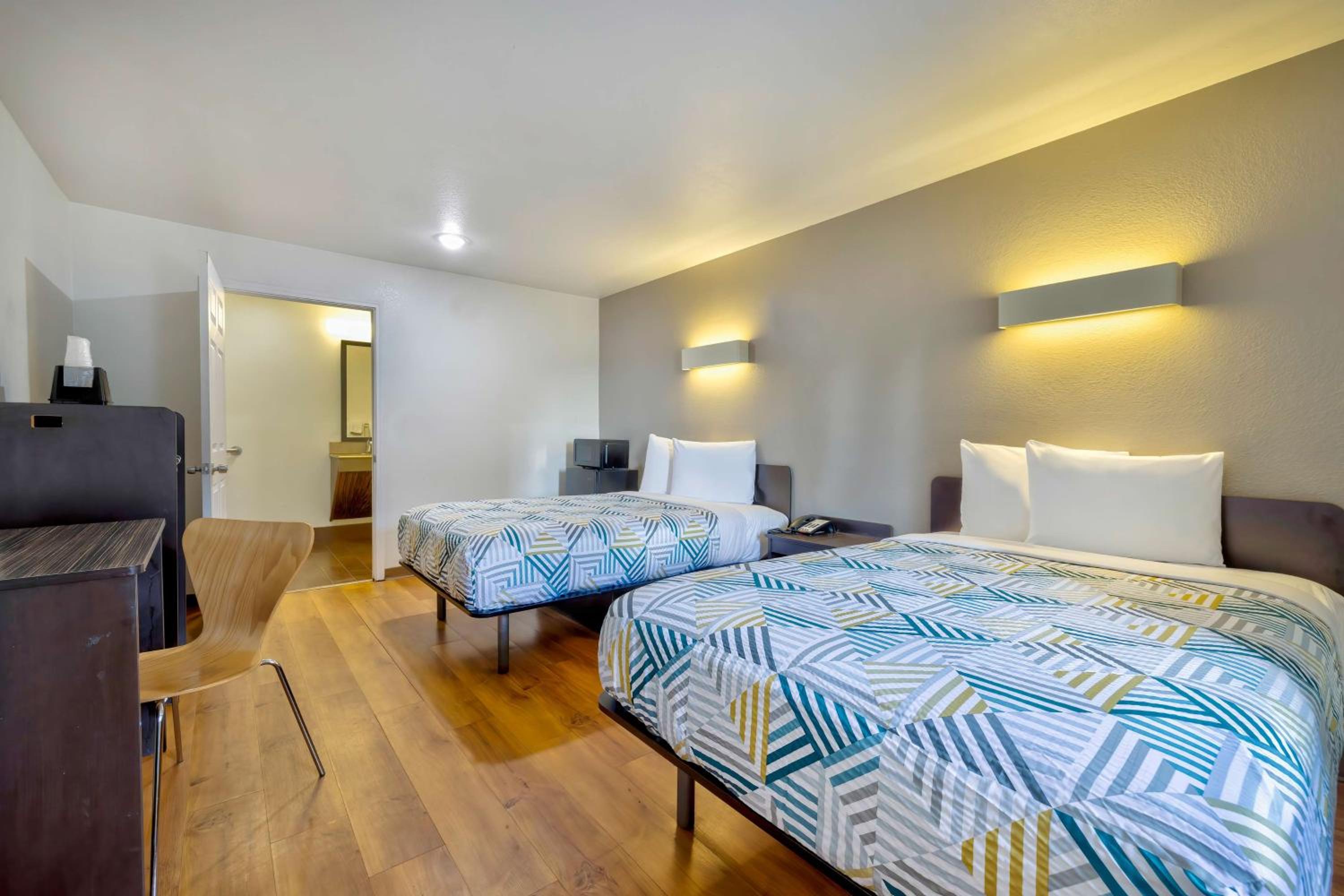 Queen Room with Two Queen Beds - Smoking photo 1