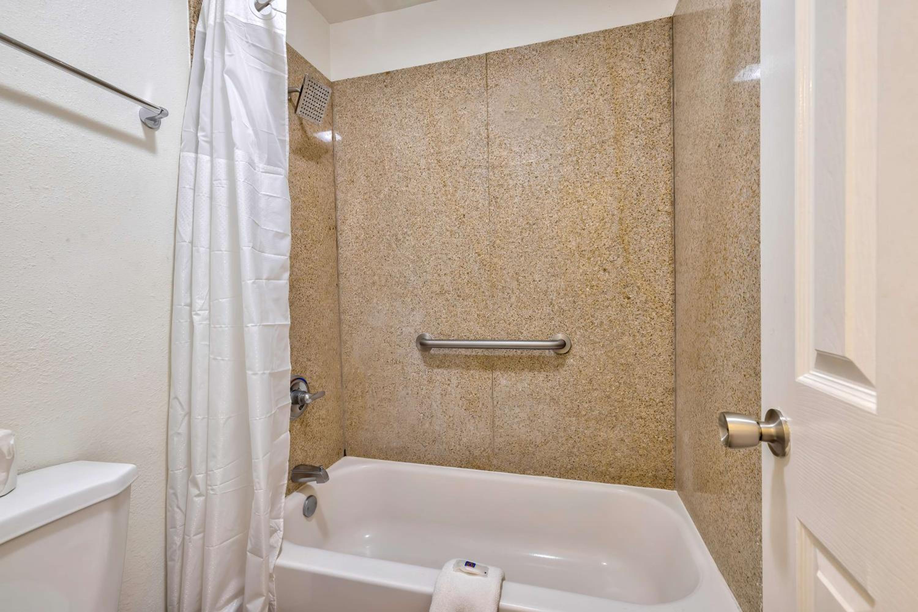 Double Room - Disability Access - Non-Smoking photo 2