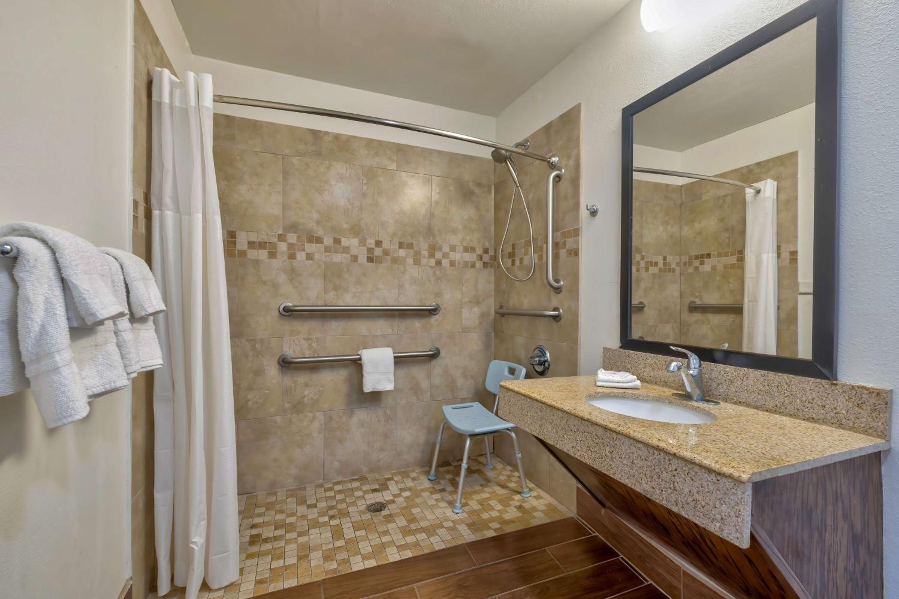 Double Room - Disability Access - Roll In Shower photo 2