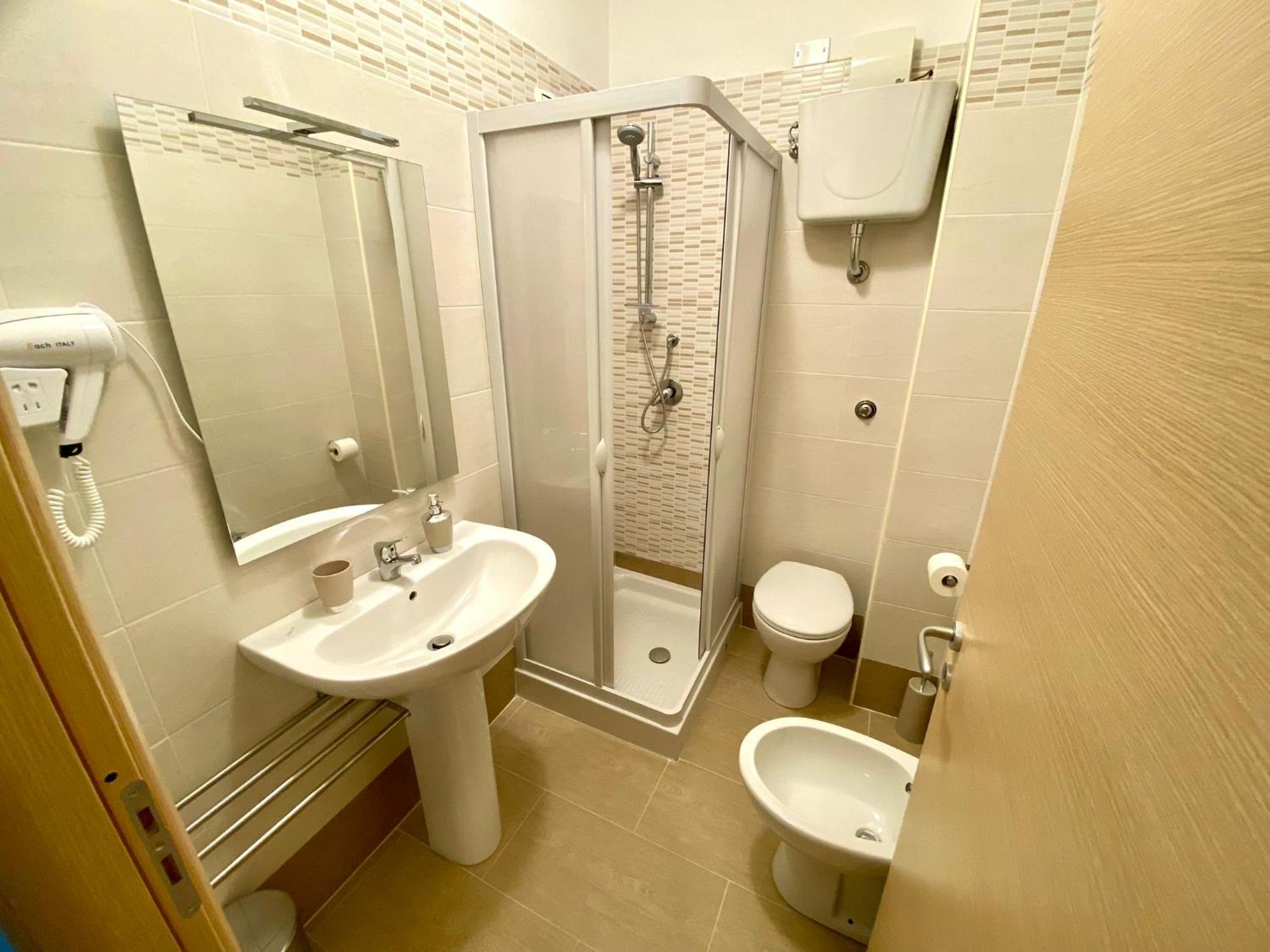 Double Room with Private Bathroom photo 3