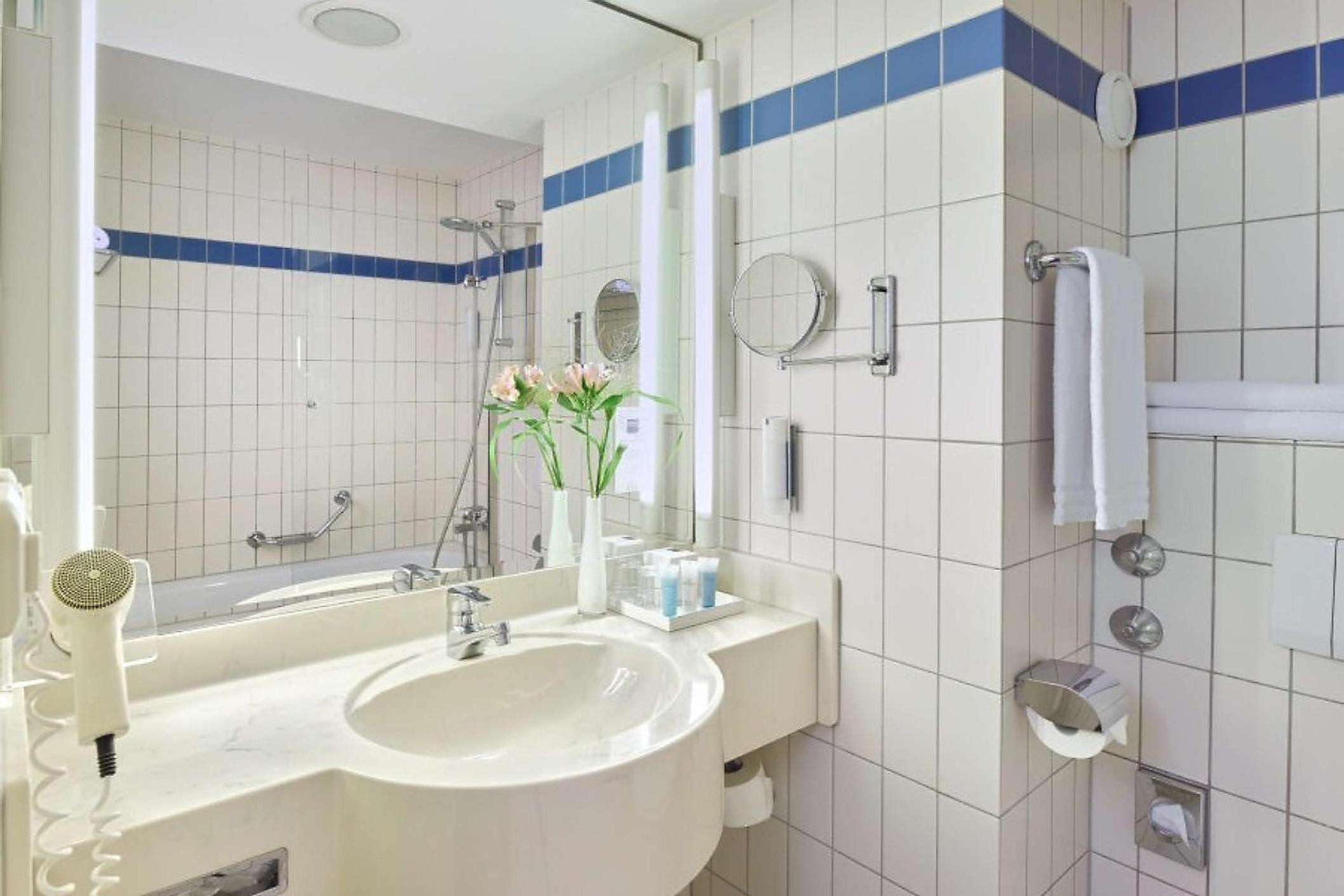 Superior Double or Twin Room - Photo 11