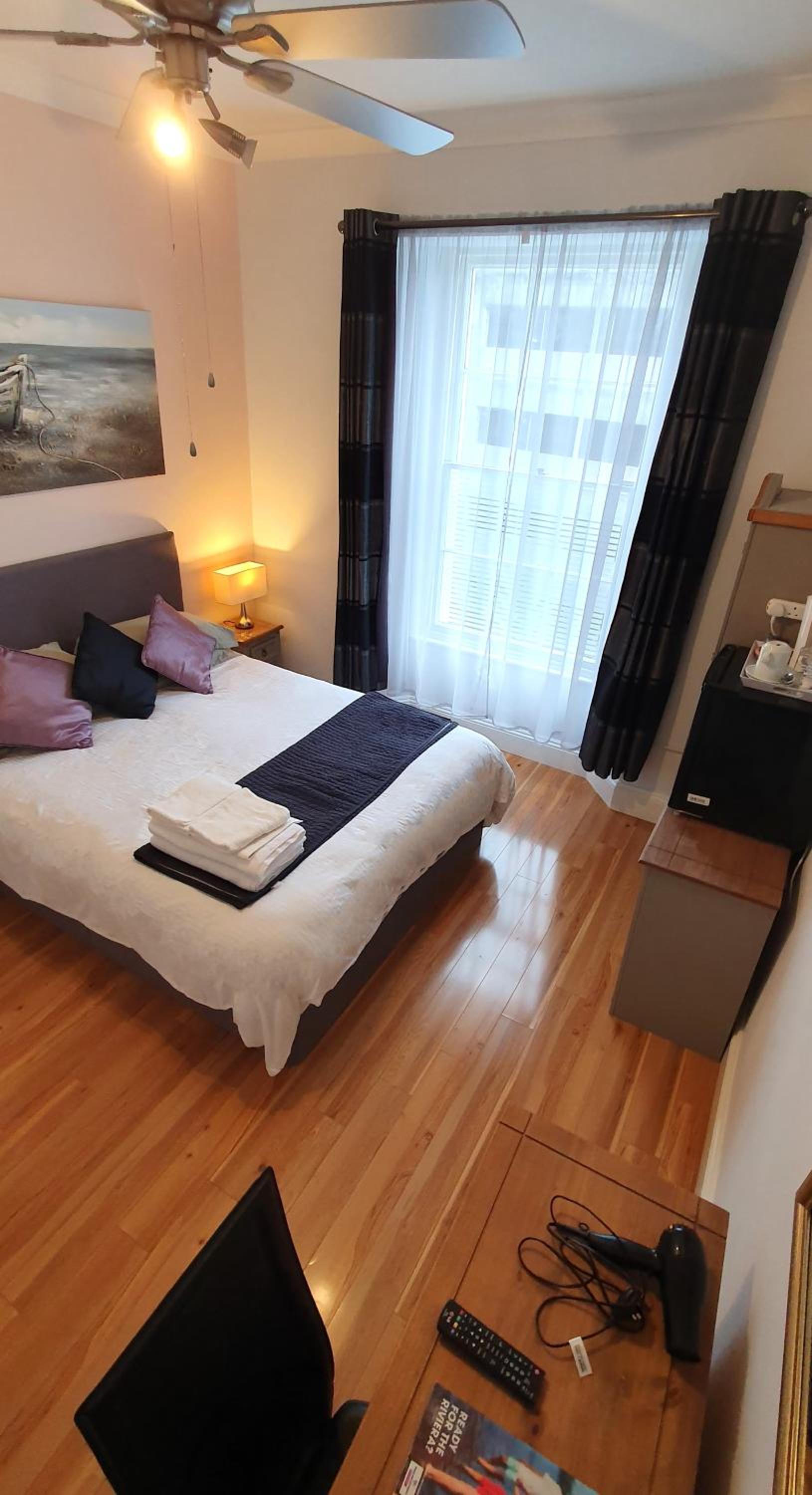 Economy Double Room - Photo 9