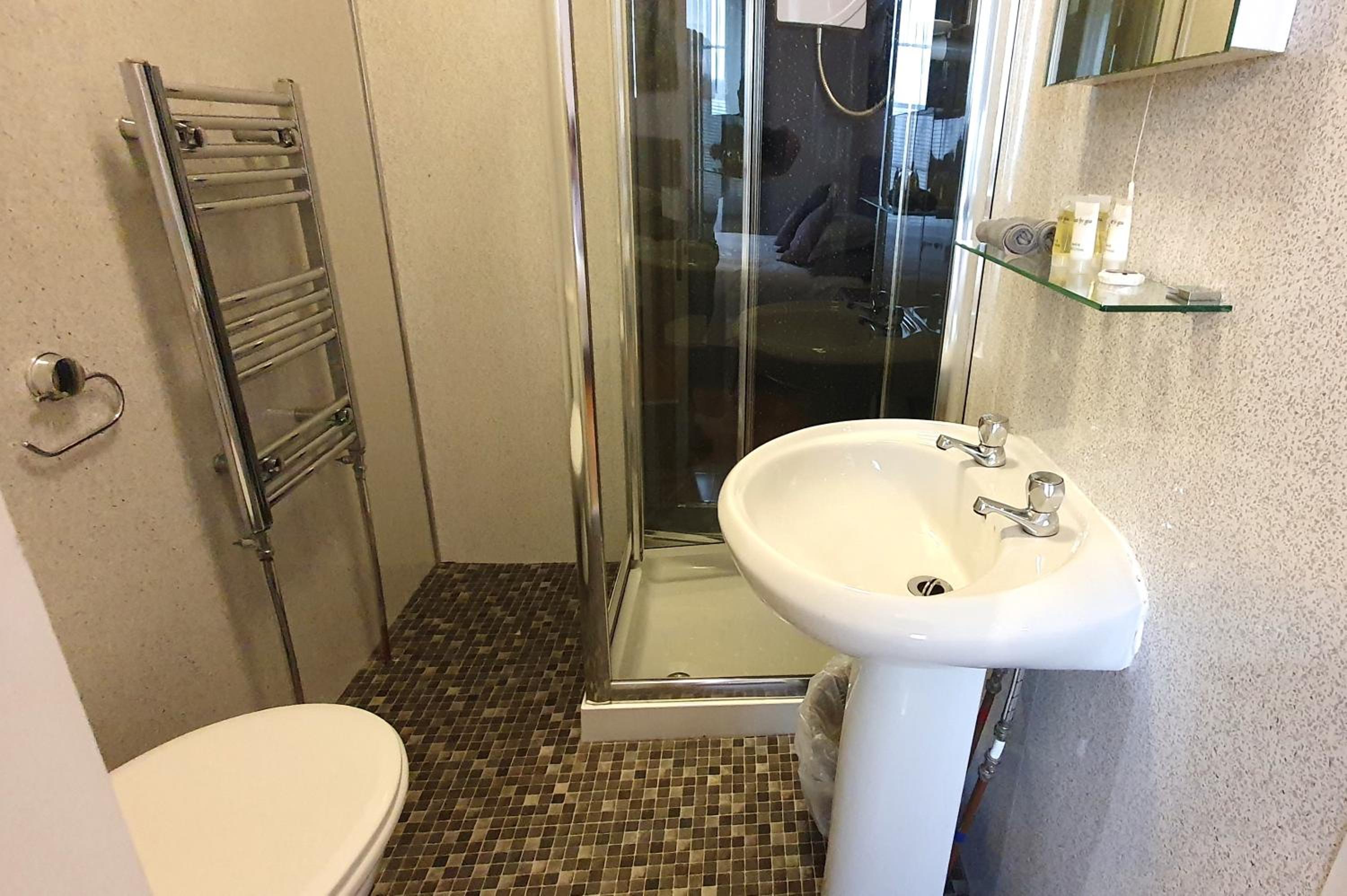 Economy Double Room - Photo 7