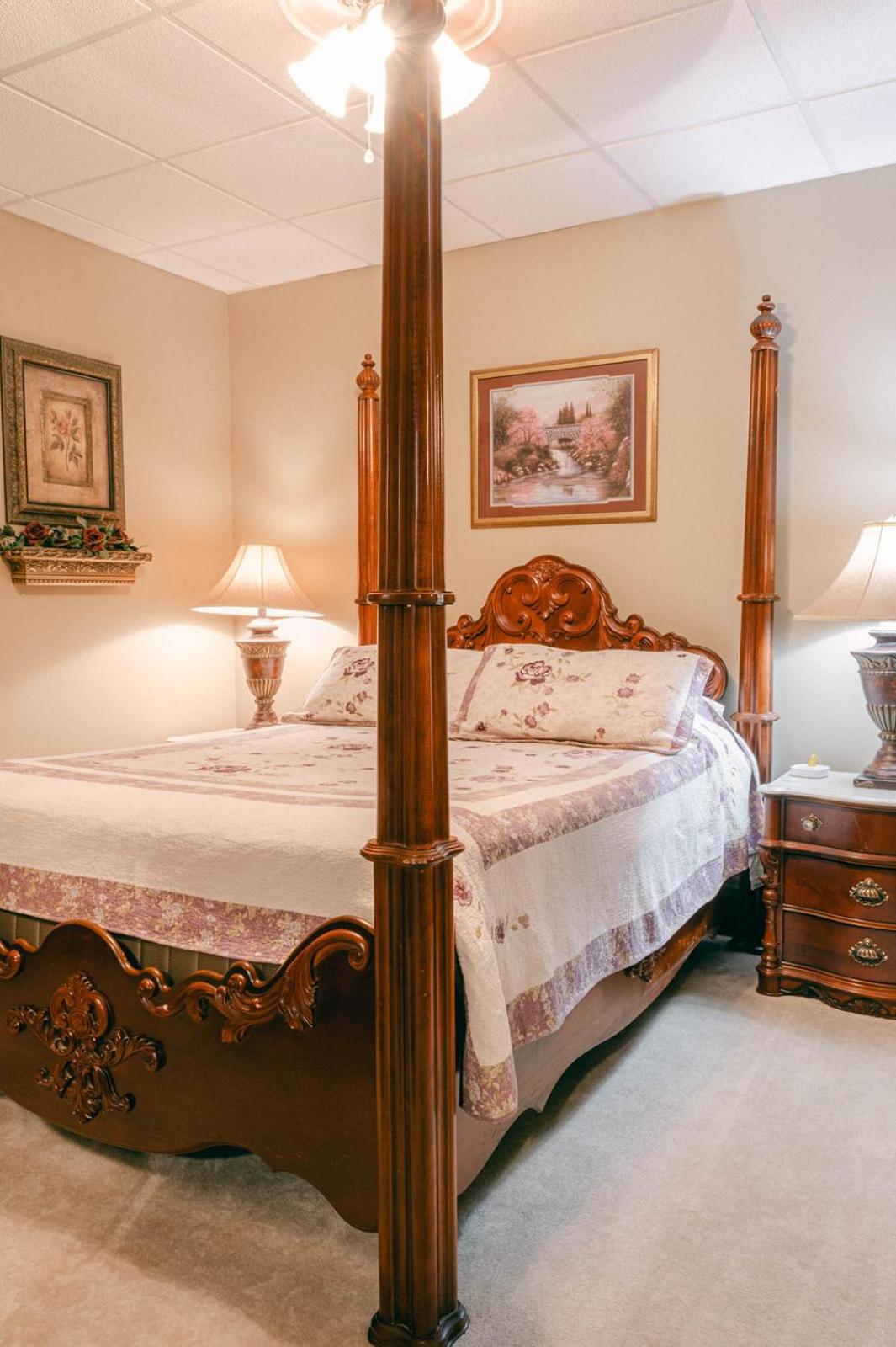 Queen Room photo 1
