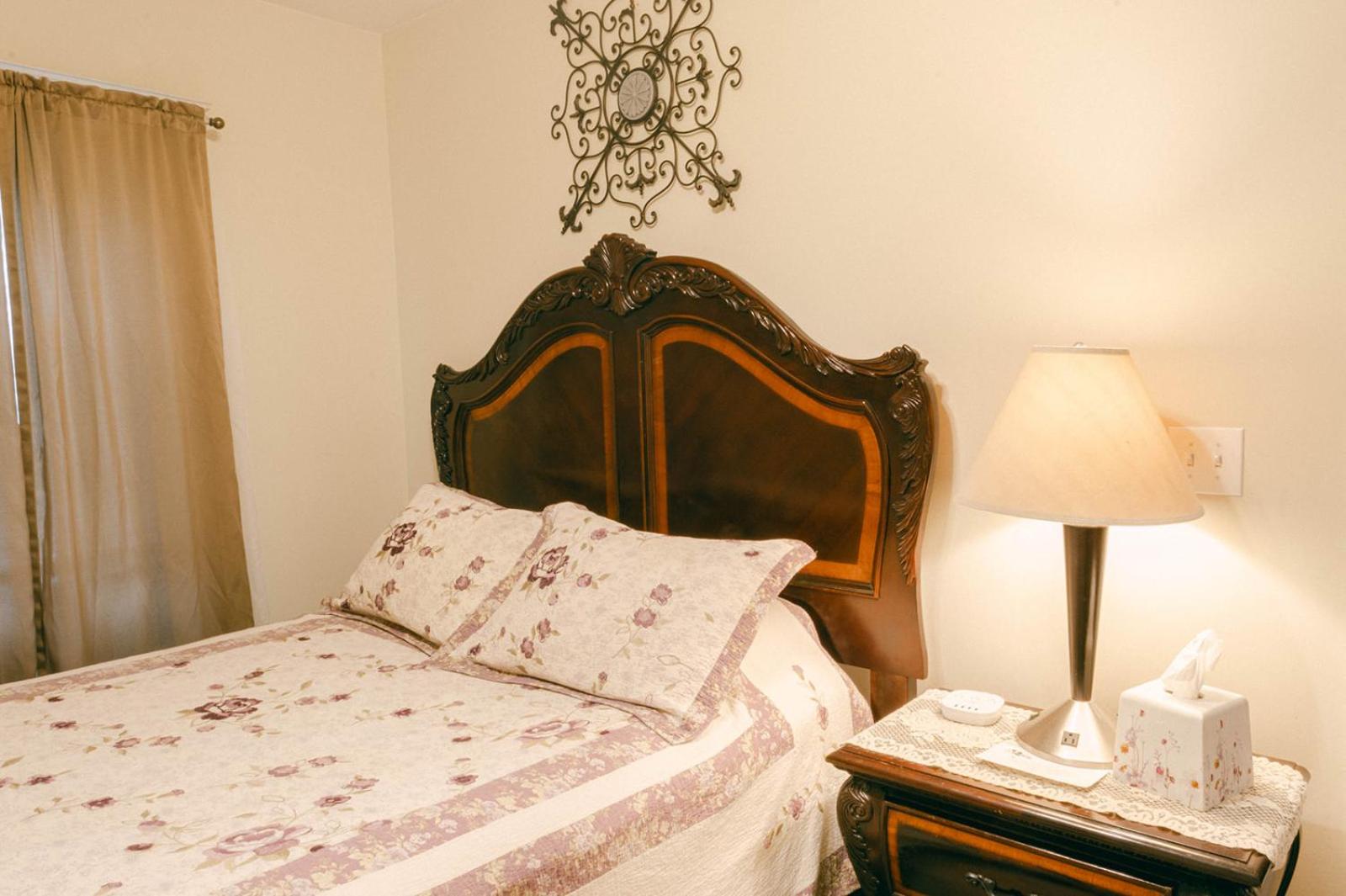 Queen Room photo 1