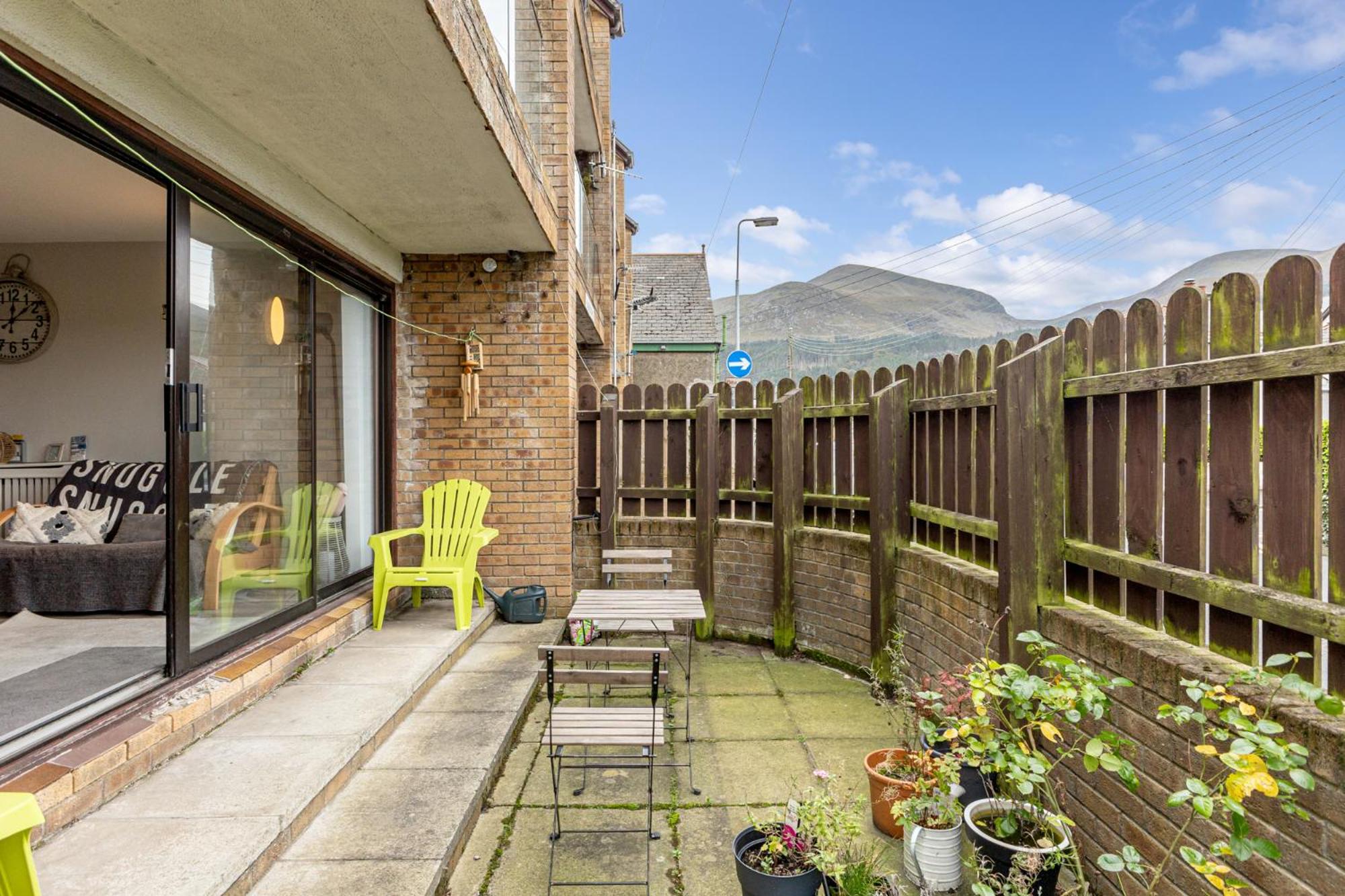 Apartment with Mountain View - Photo 27