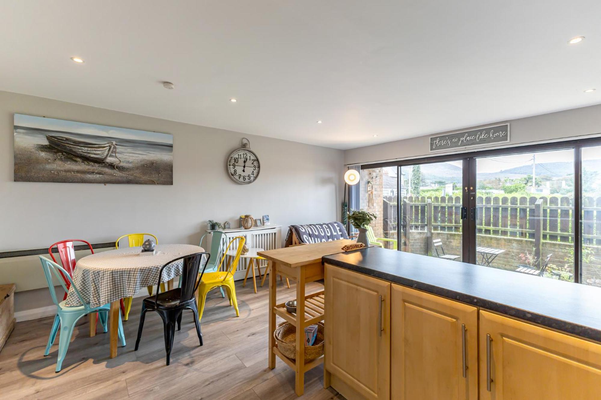 Apartment with Mountain View - Photo 10