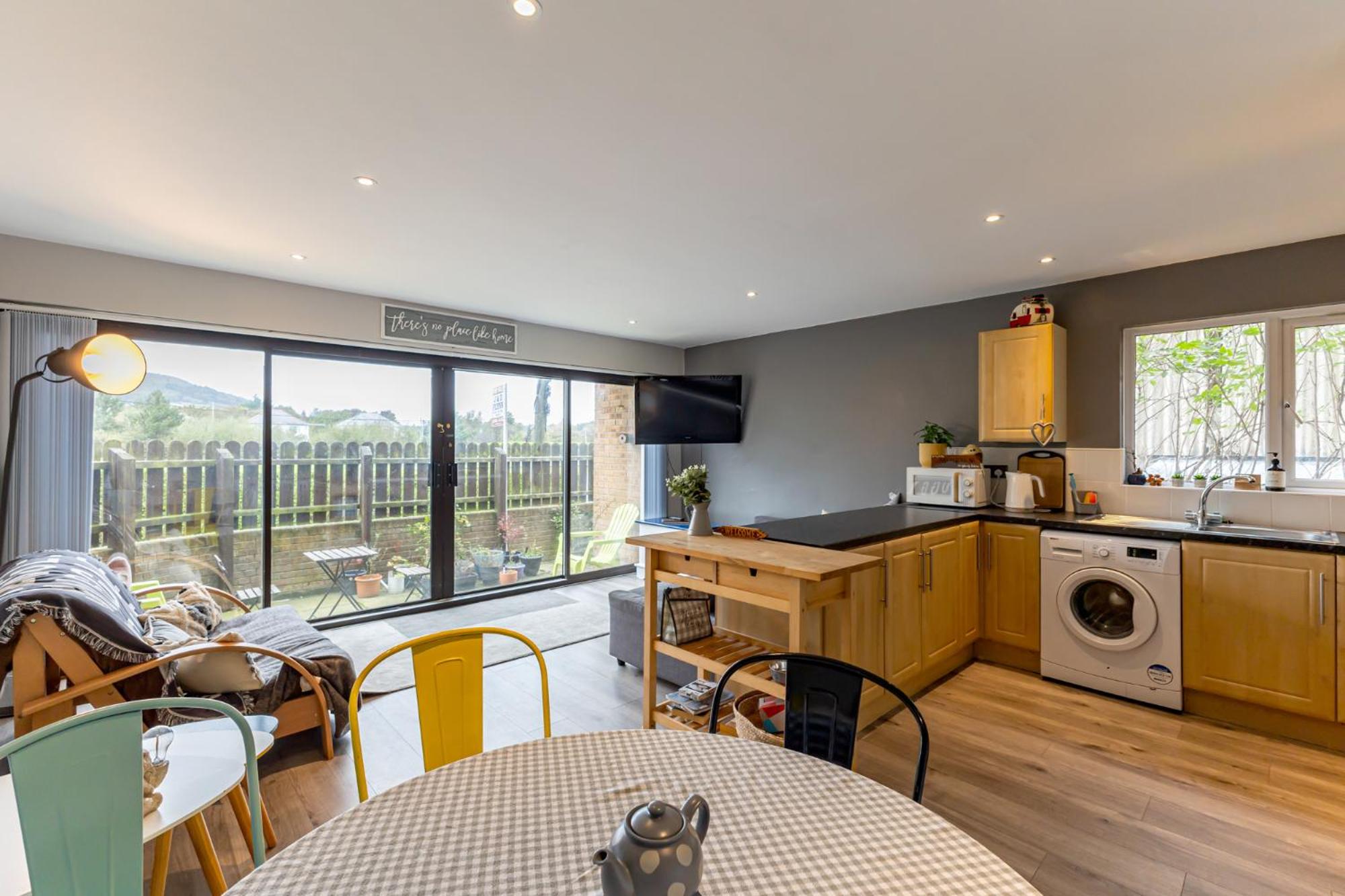 Apartment with Mountain View - Photo 26