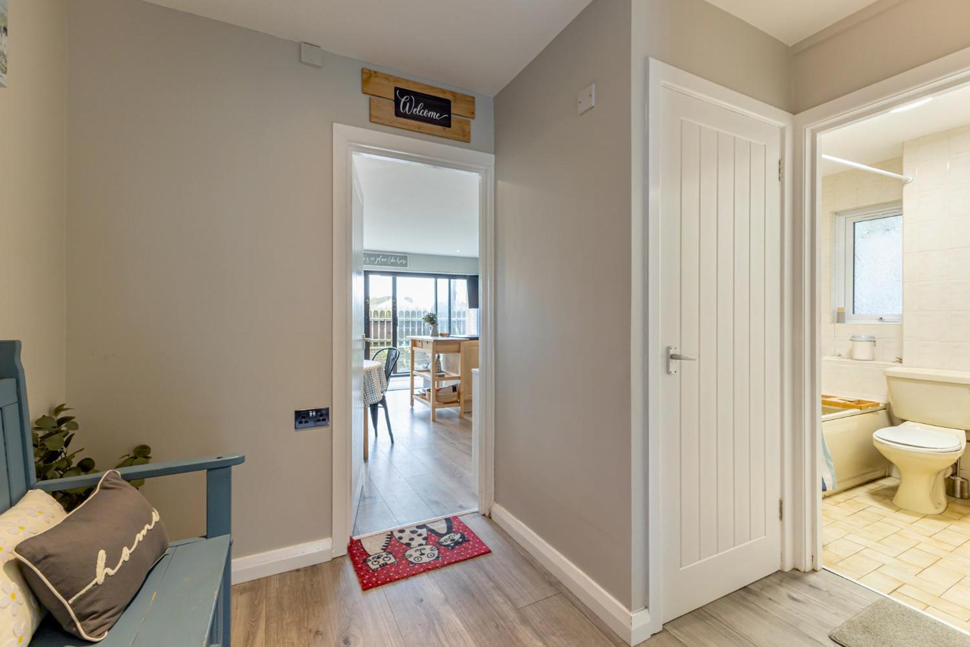Apartment with Mountain View - Photo 13