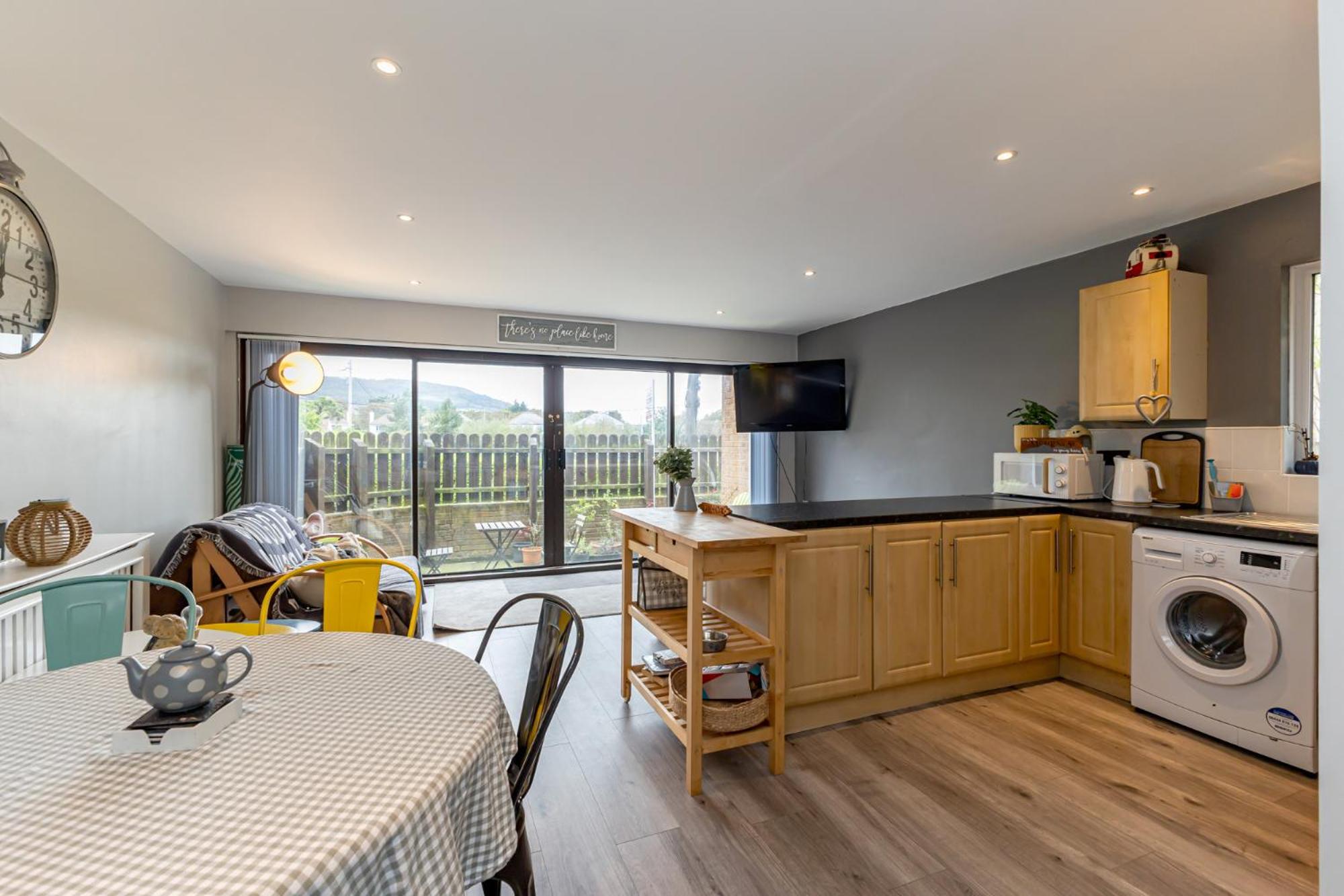 Apartment with Mountain View - Photo 12