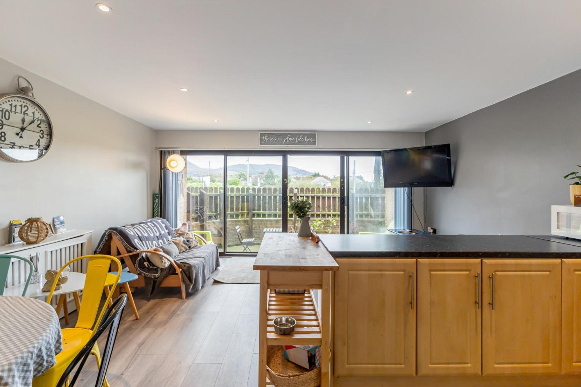 Apartment with Mountain View - Photo 1