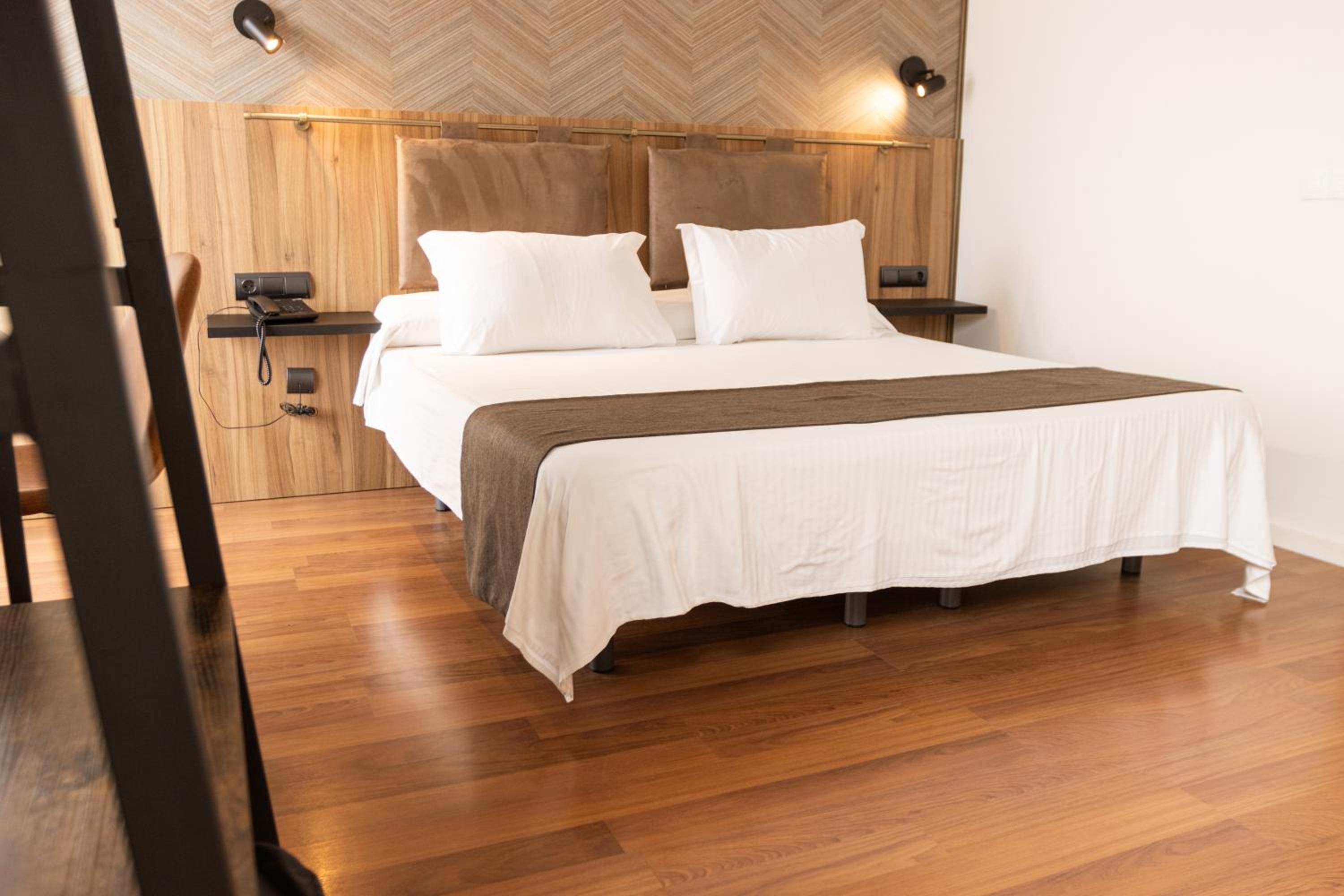 Standard Suite - Photo 1