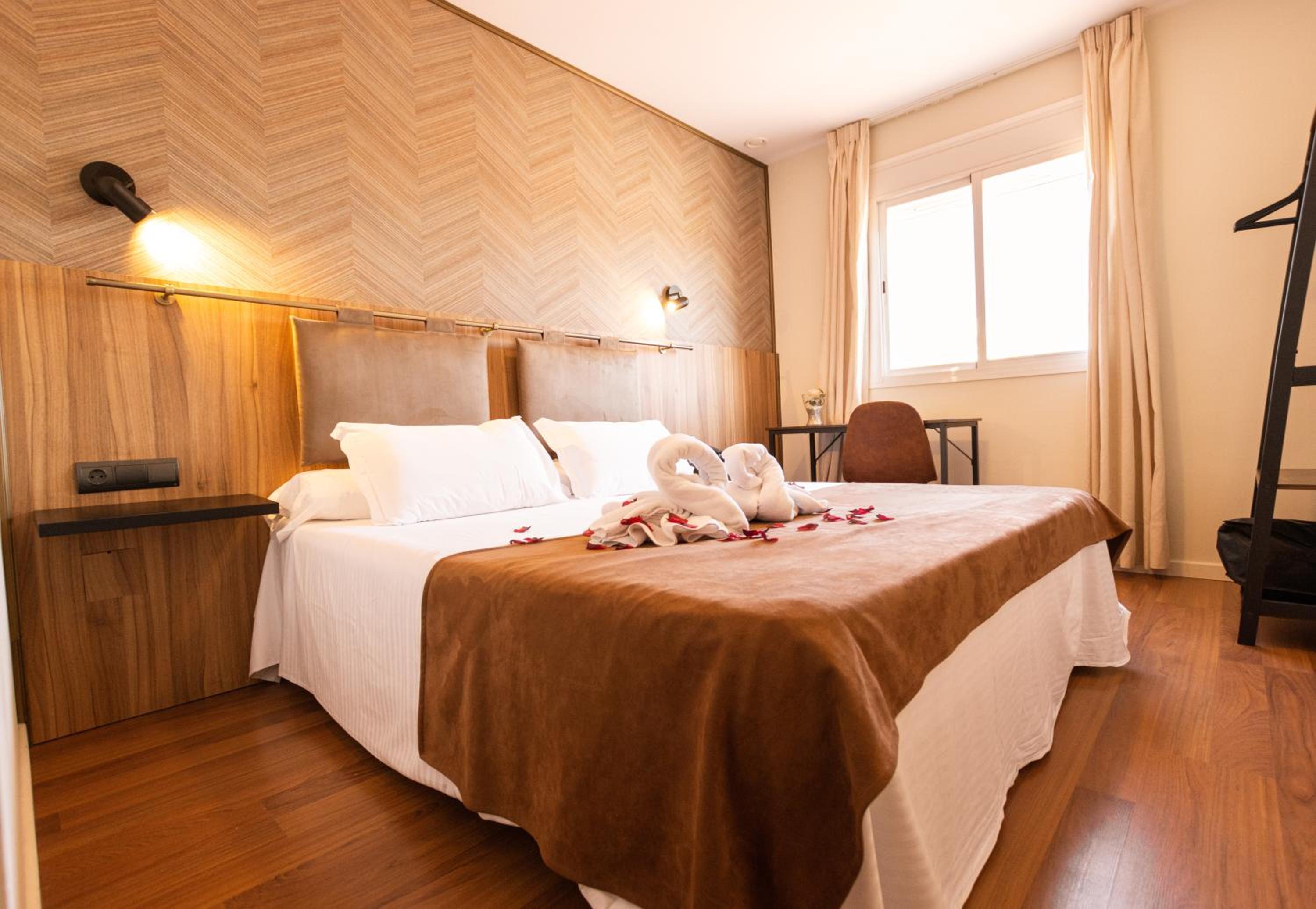 Superior Double Room - Photo 8