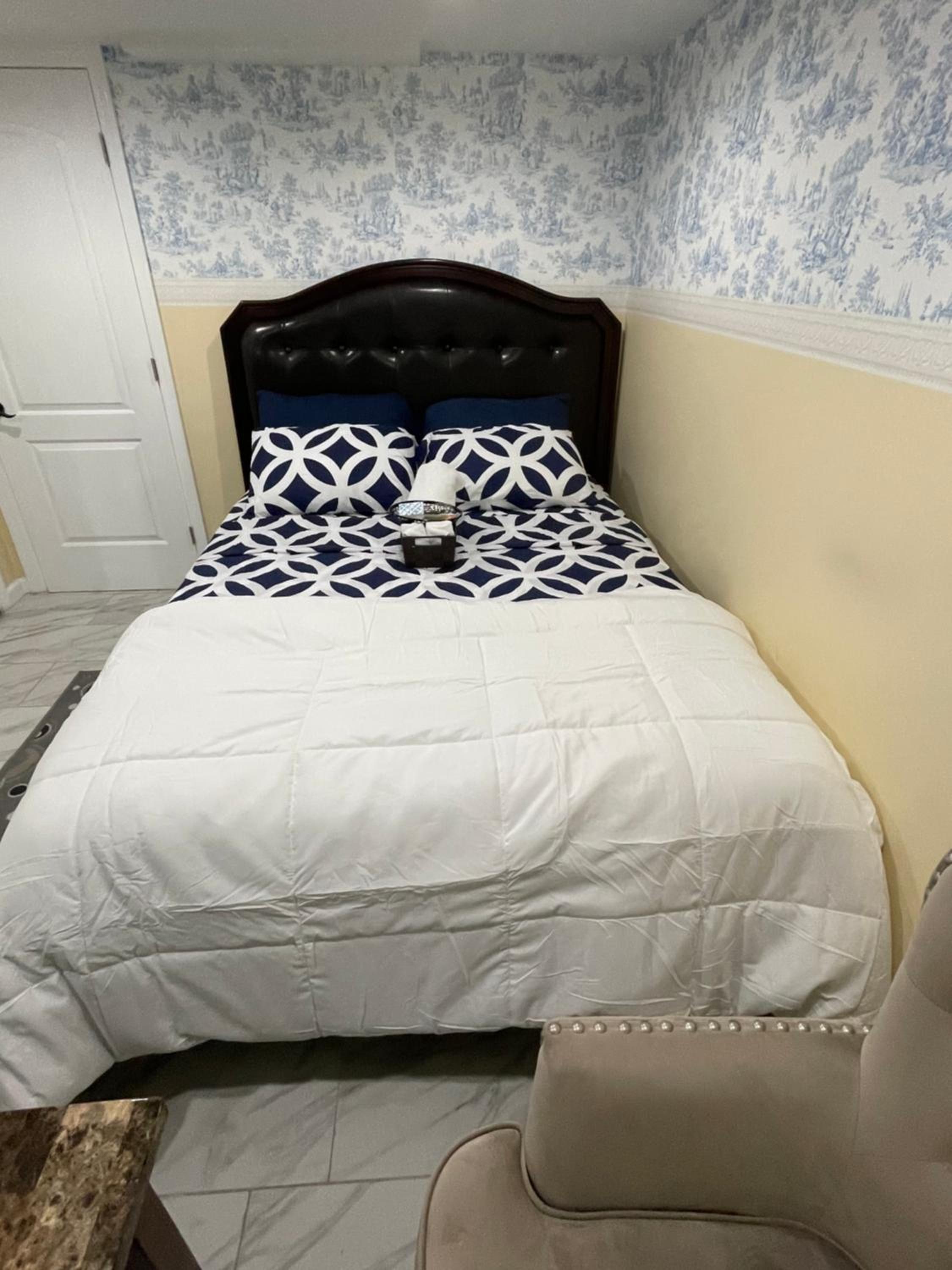 Single Room With Shared Bathroom photo 1