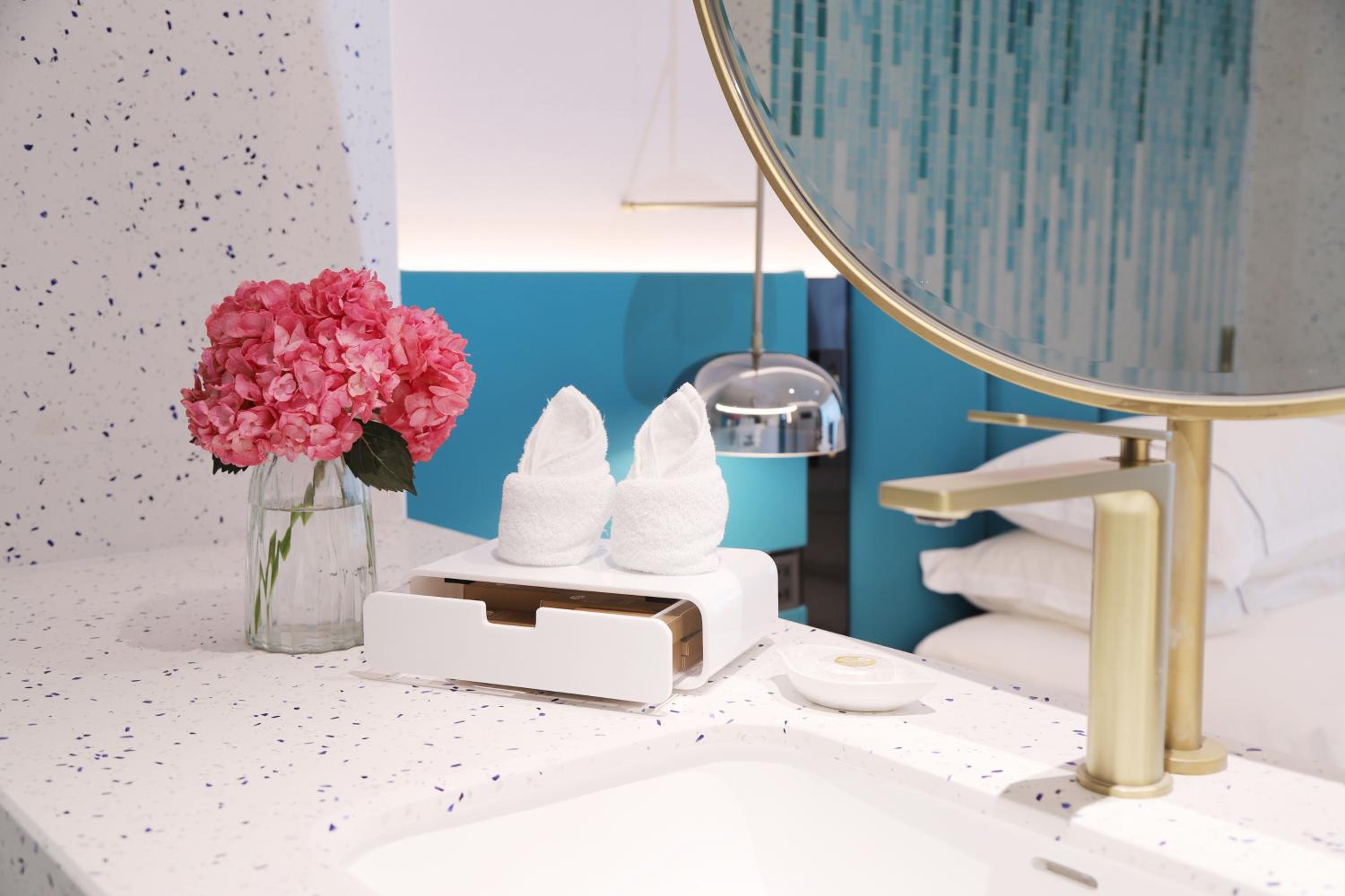 Bliss Twin Room thumbnail 6