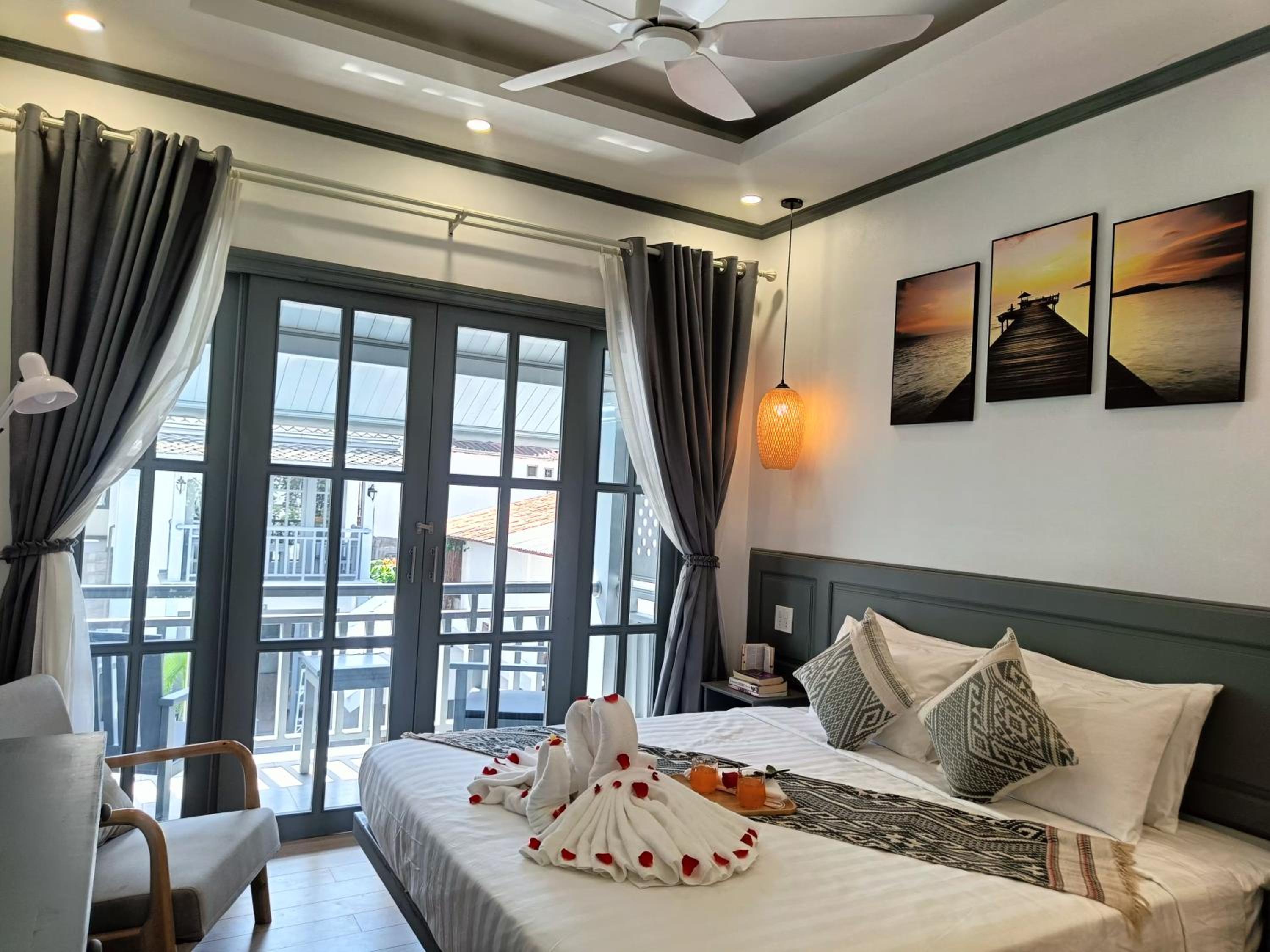 Double Room with Pool View - Photo 6