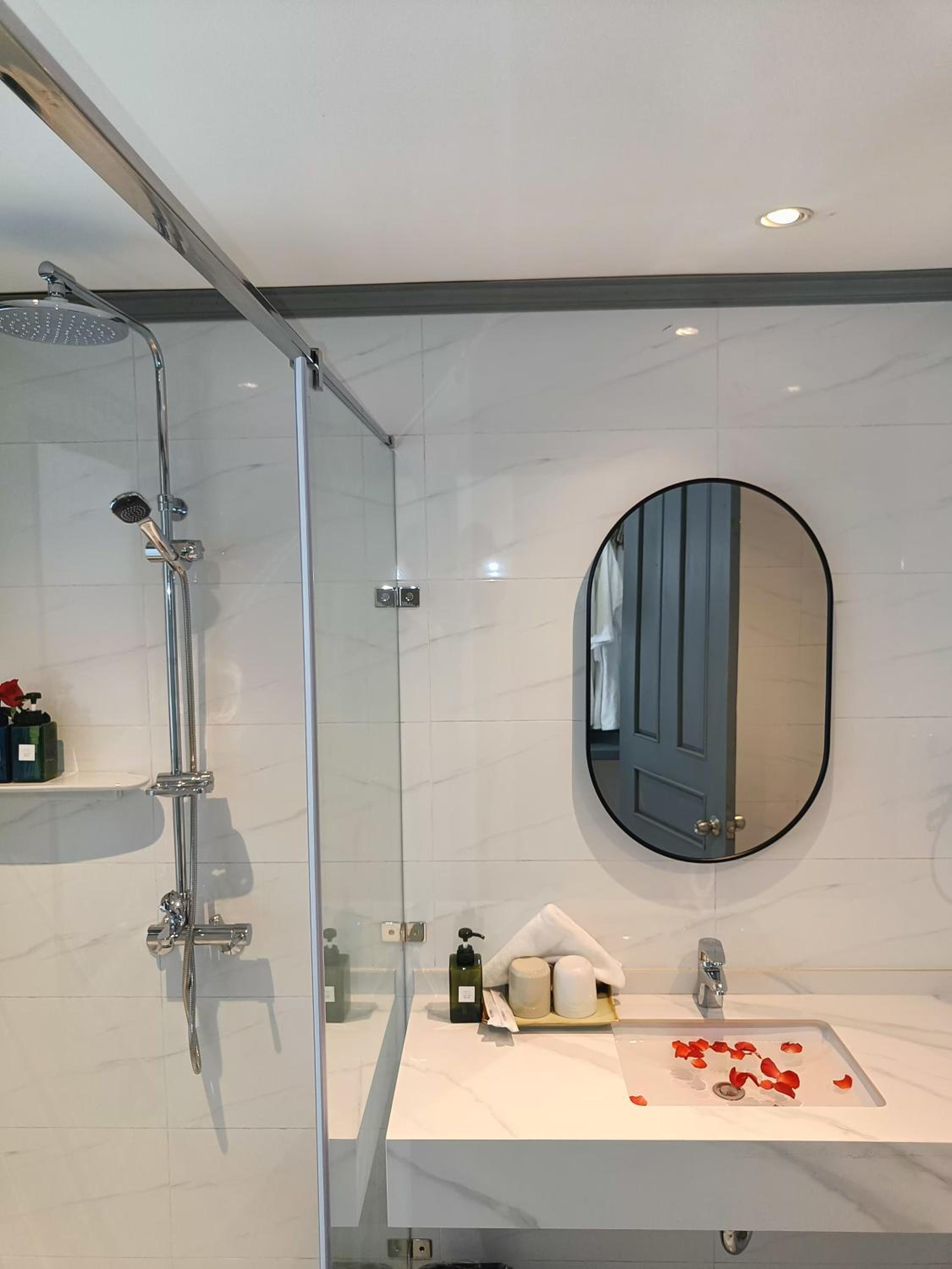 Double Room with Pool View - Photo 4