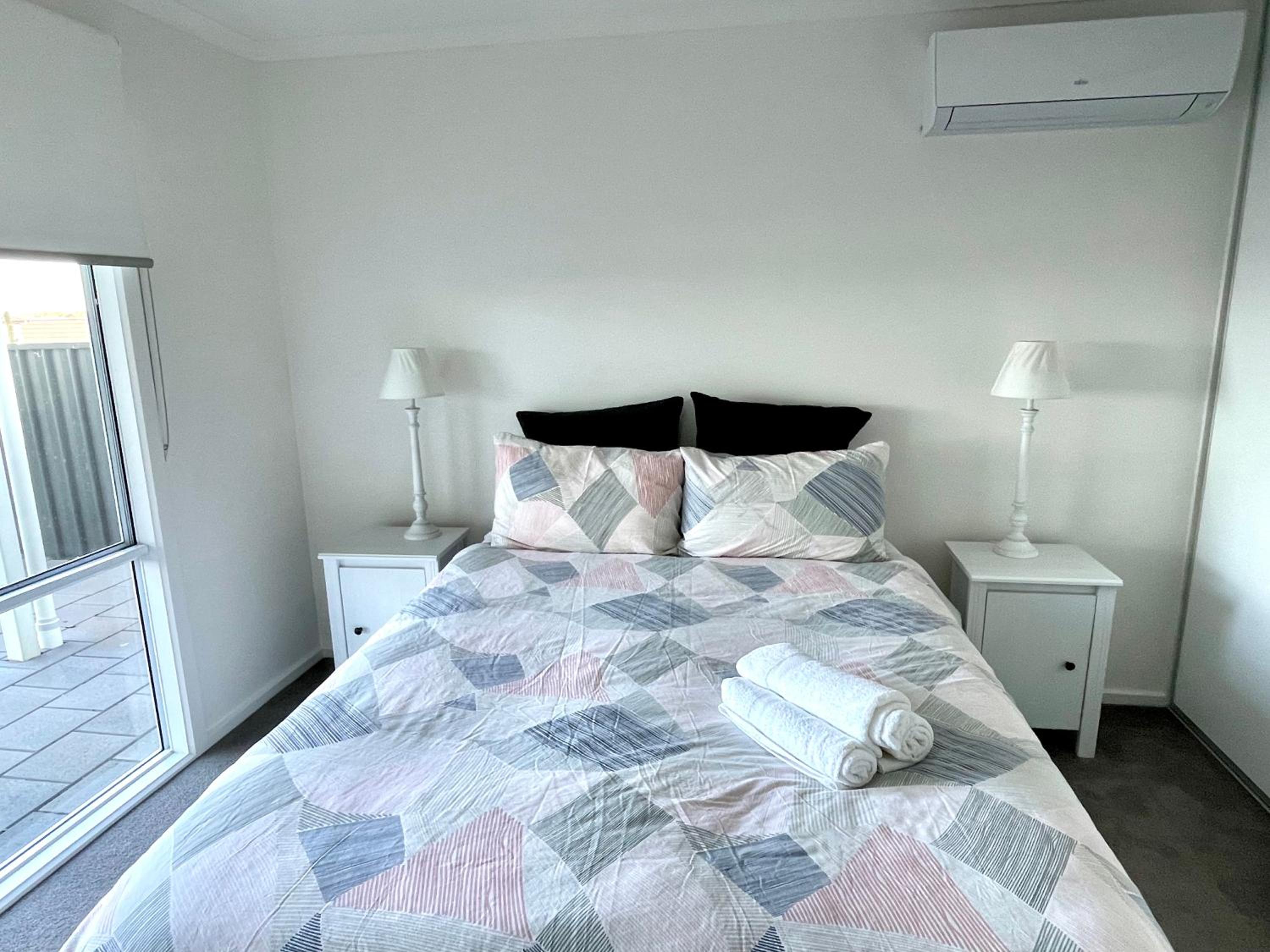 Five-Bedroom House photo 1