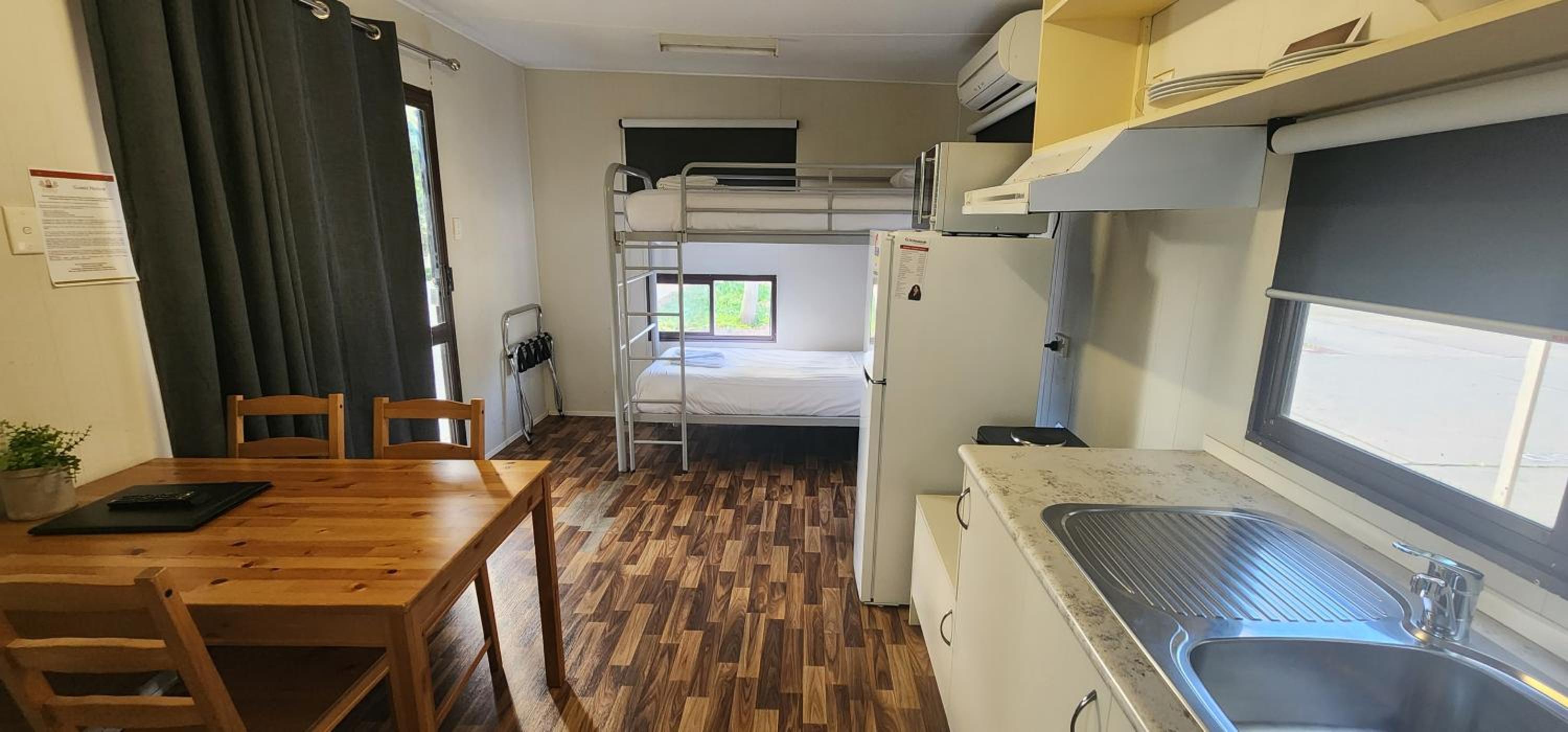 Budget Cabin - Pet Friendly (Sleeps 4)