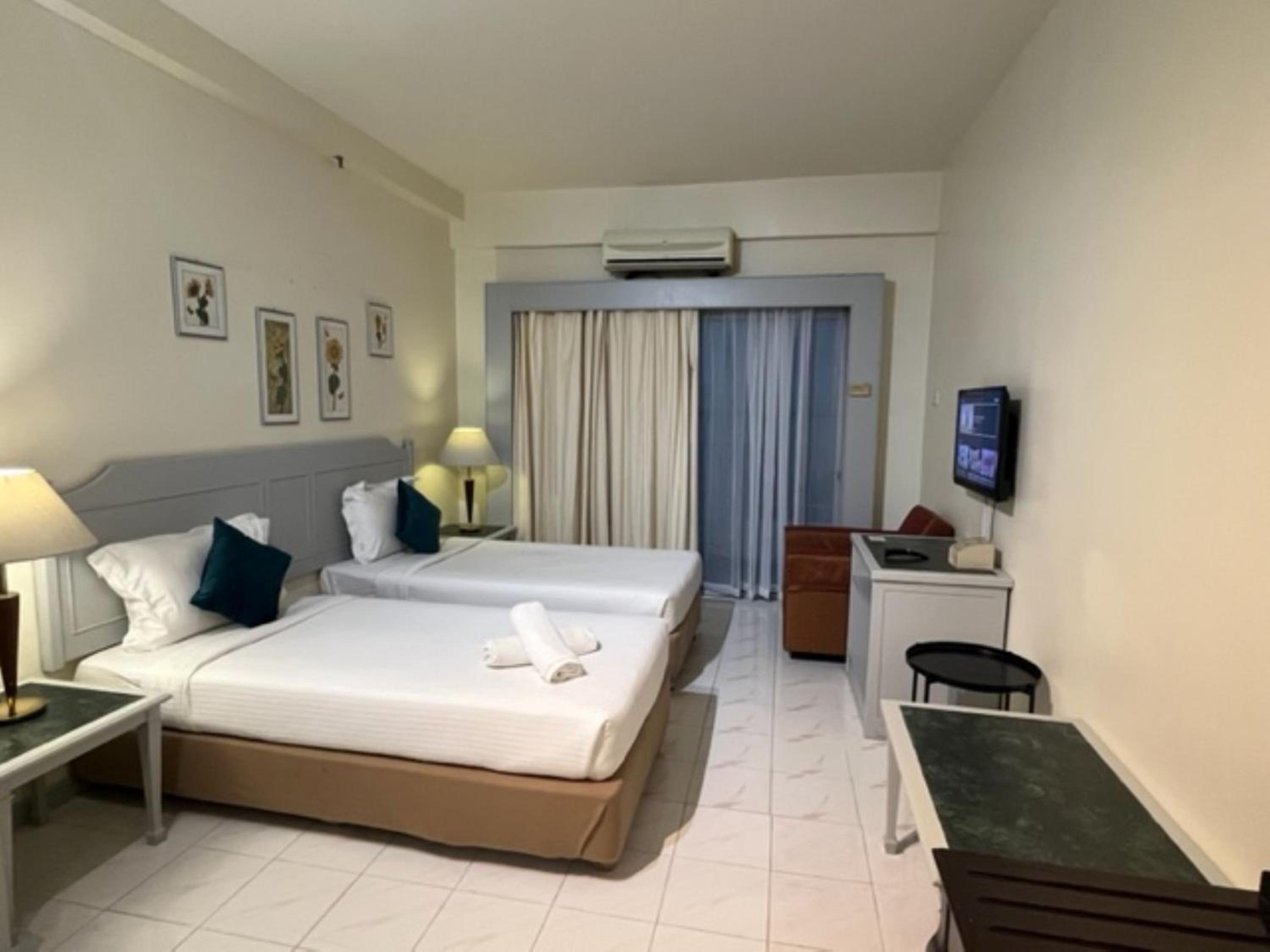 Superior King Suite photo 3