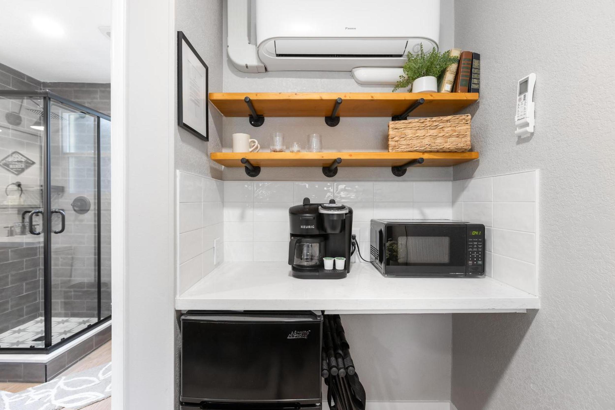 One-Bedroom Apartment - Photo 3