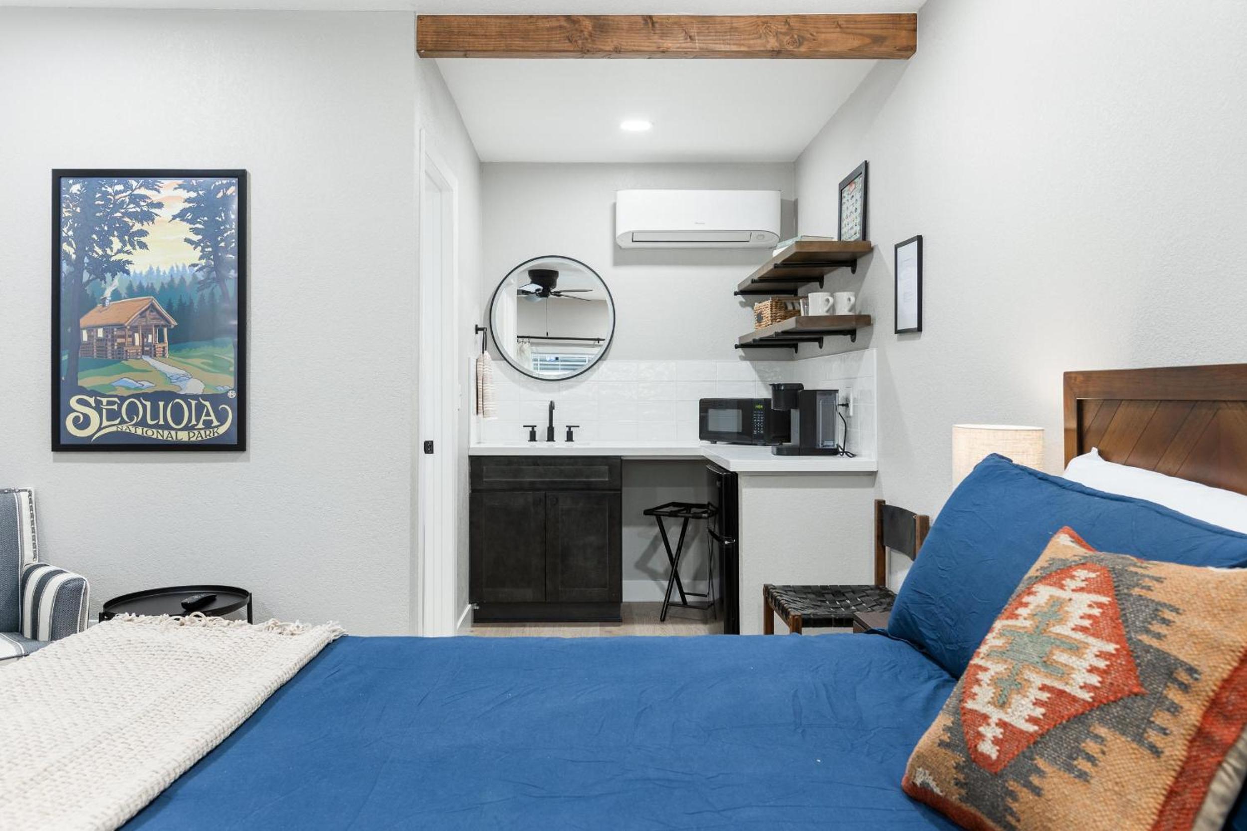 One-Bedroom Apartment photo 2