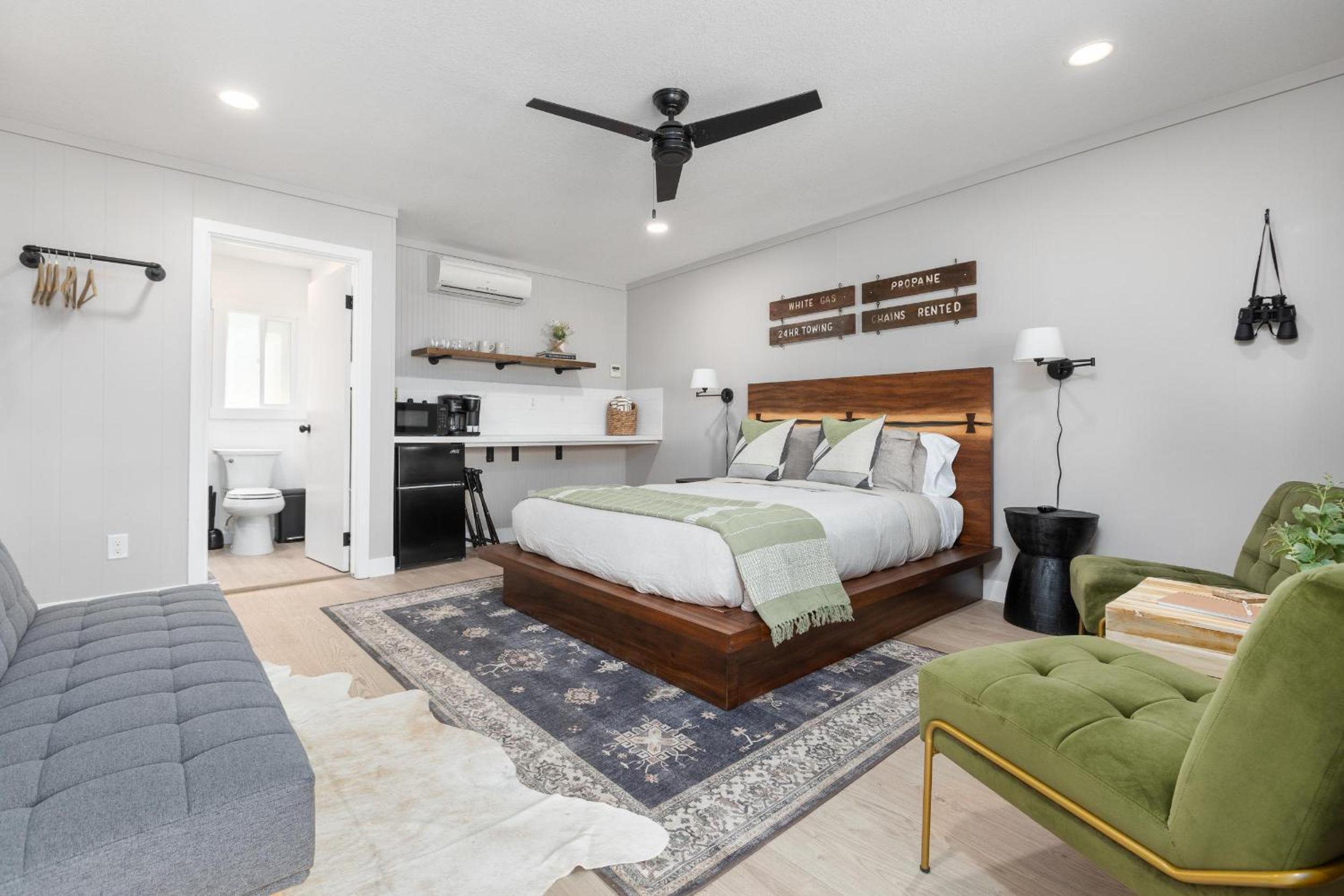 One-Bedroom Apartment - Photo 1