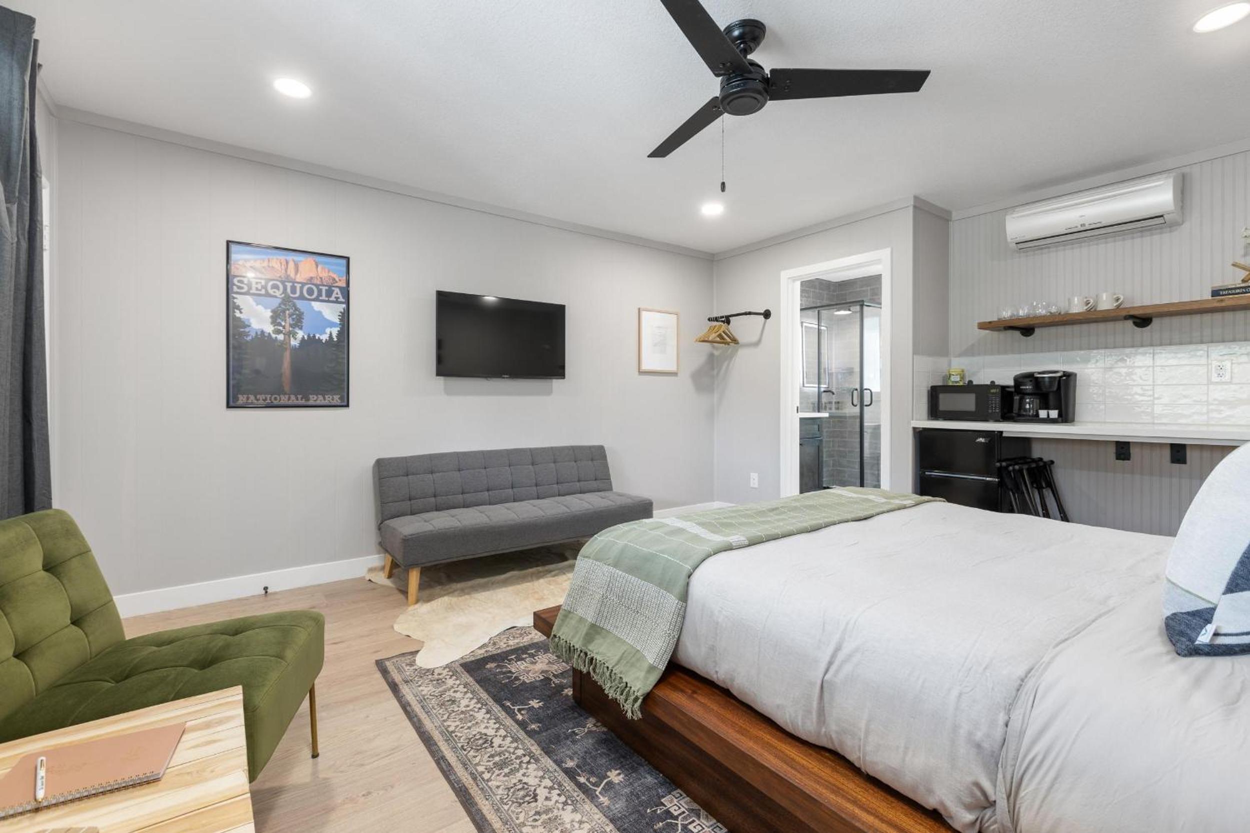 One-Bedroom Apartment - Photo 29
