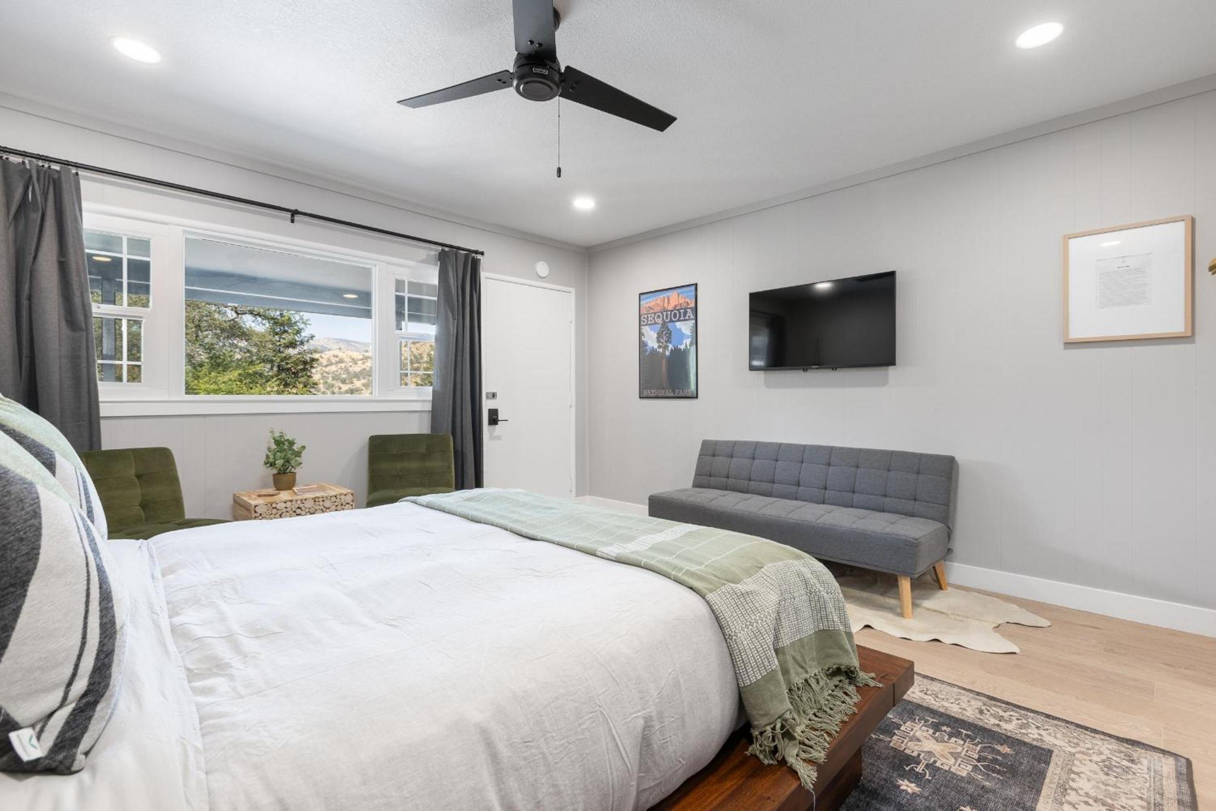 One-Bedroom Apartment - Photo 2