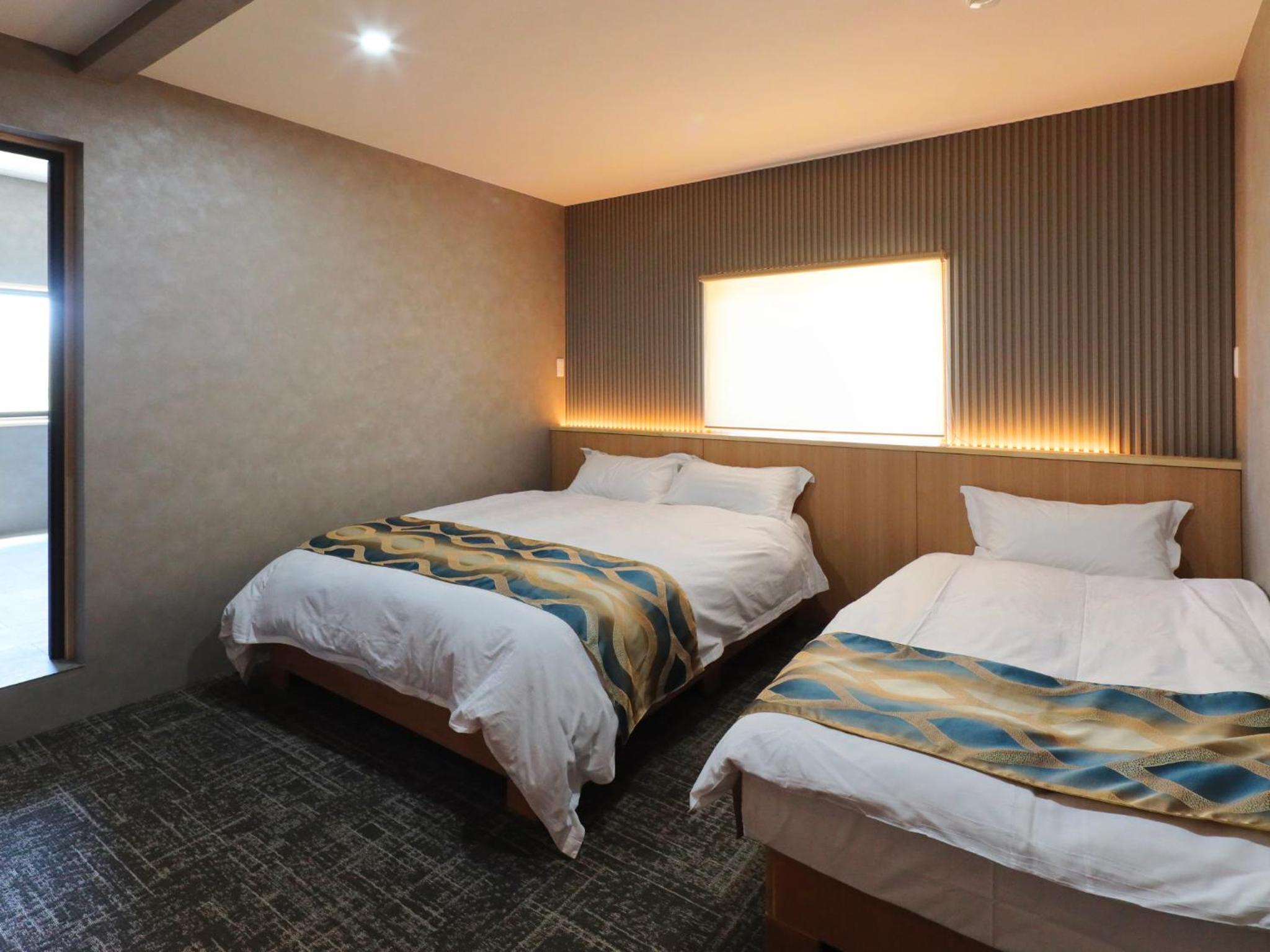 Quadruple Room with Private Bathroom - Photo 6