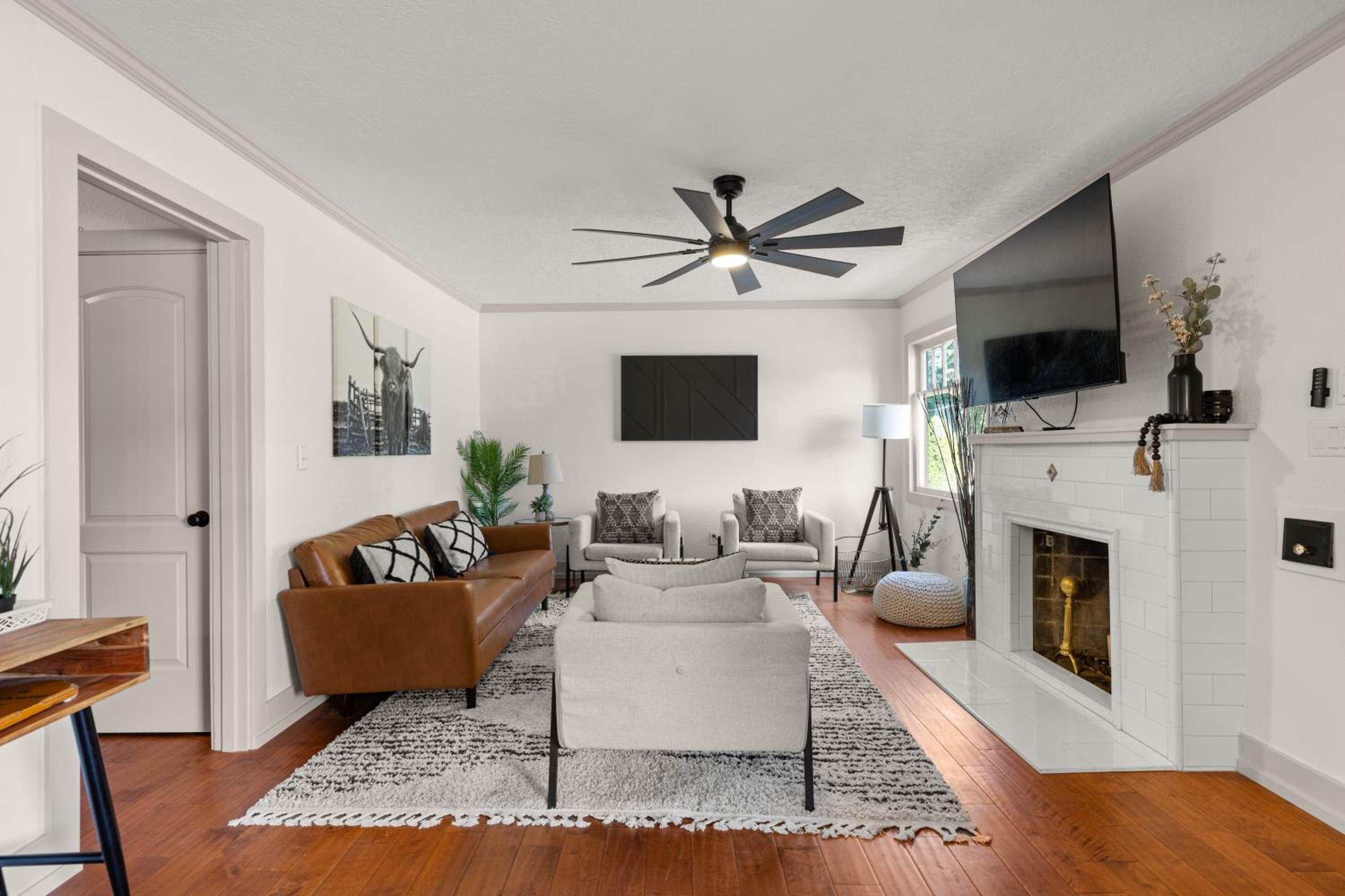 Three-Bedroom House photo 3