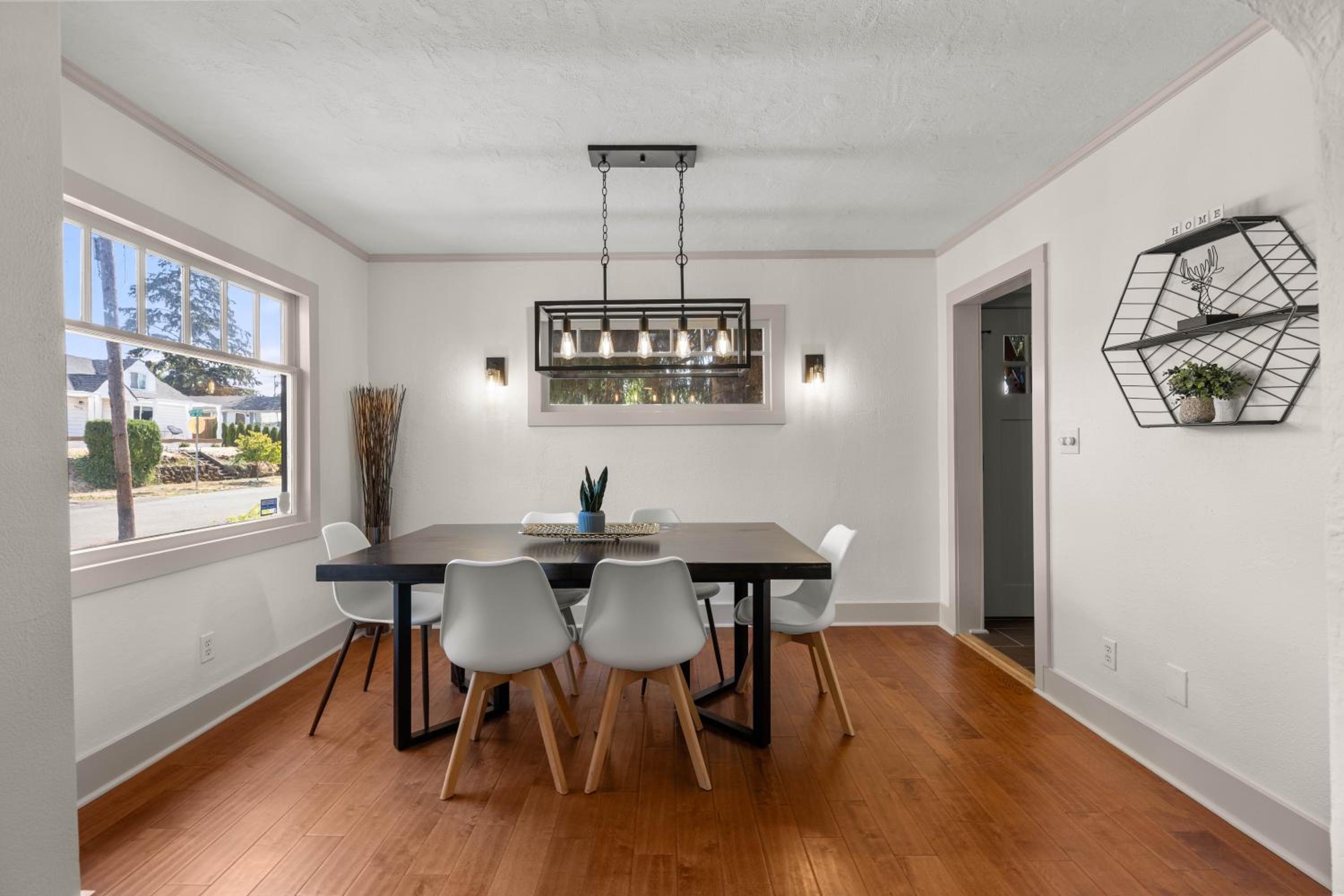 Three-Bedroom House photo 2