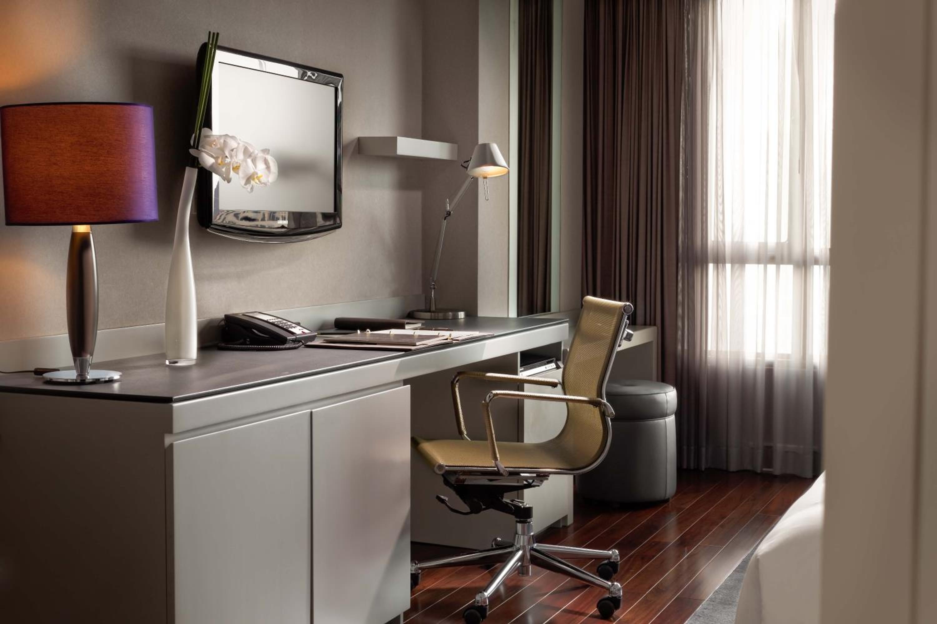 Superior Twin Room with City View photo 3