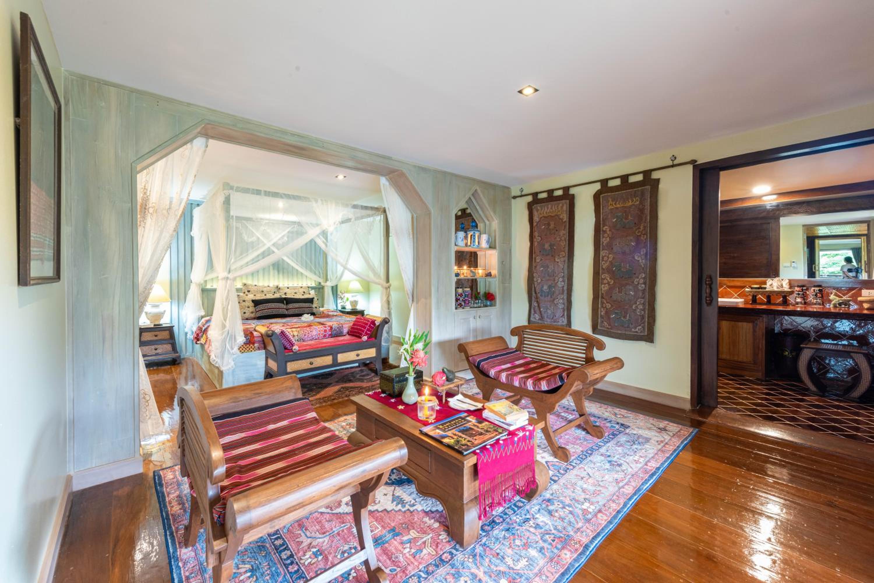 Junior Suite with Balcony - Photo 3