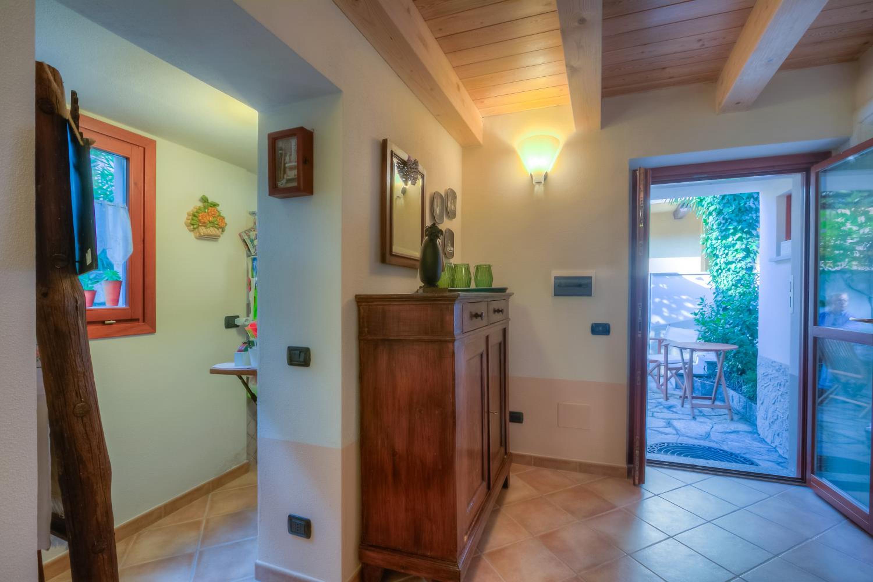 One-Bedroom House photo 1