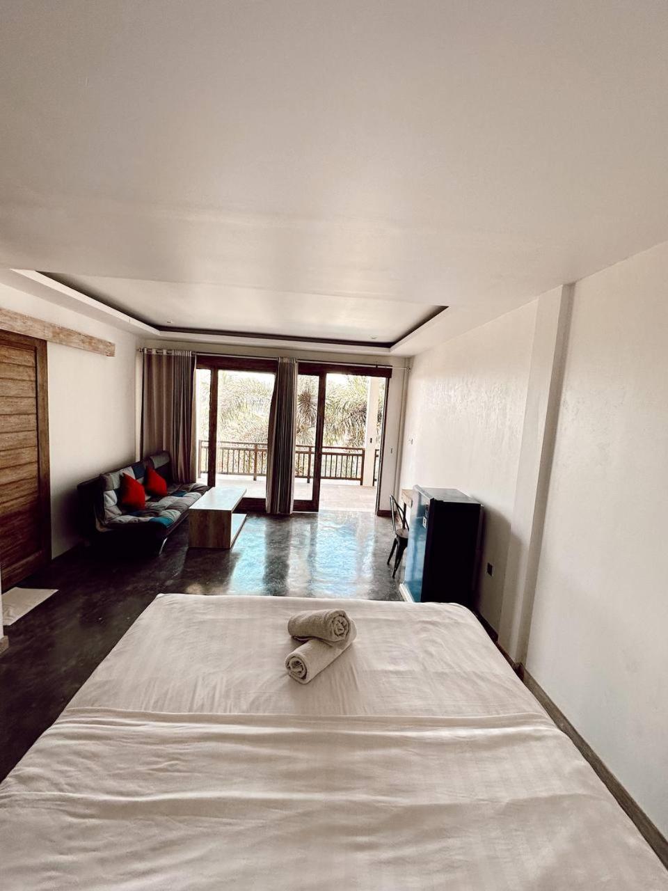 Deluxe Double Room with Side Sea View - Photo 2